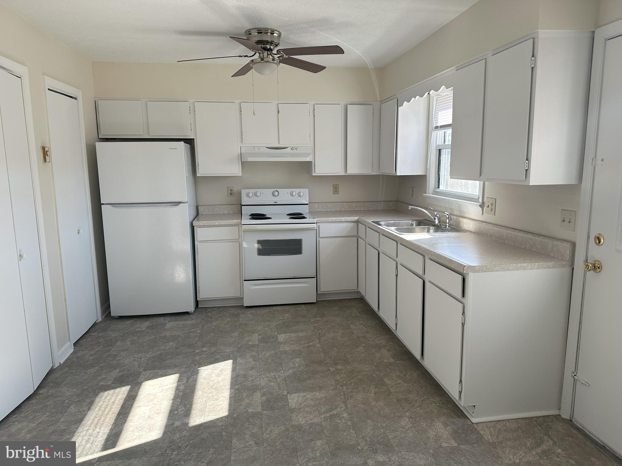 FREDERICKTOWNE TOWNHOUSE - Residential Lease