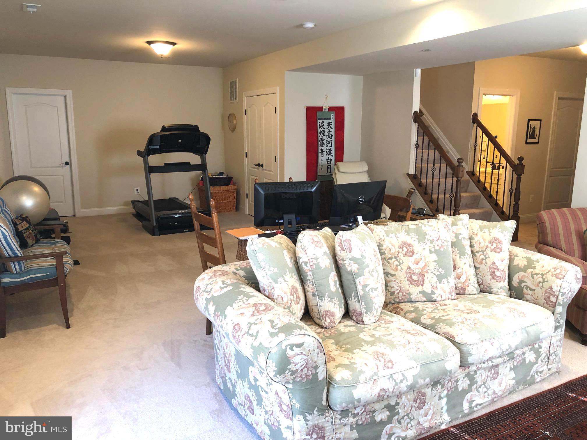 OAKLAND HALL - Residential