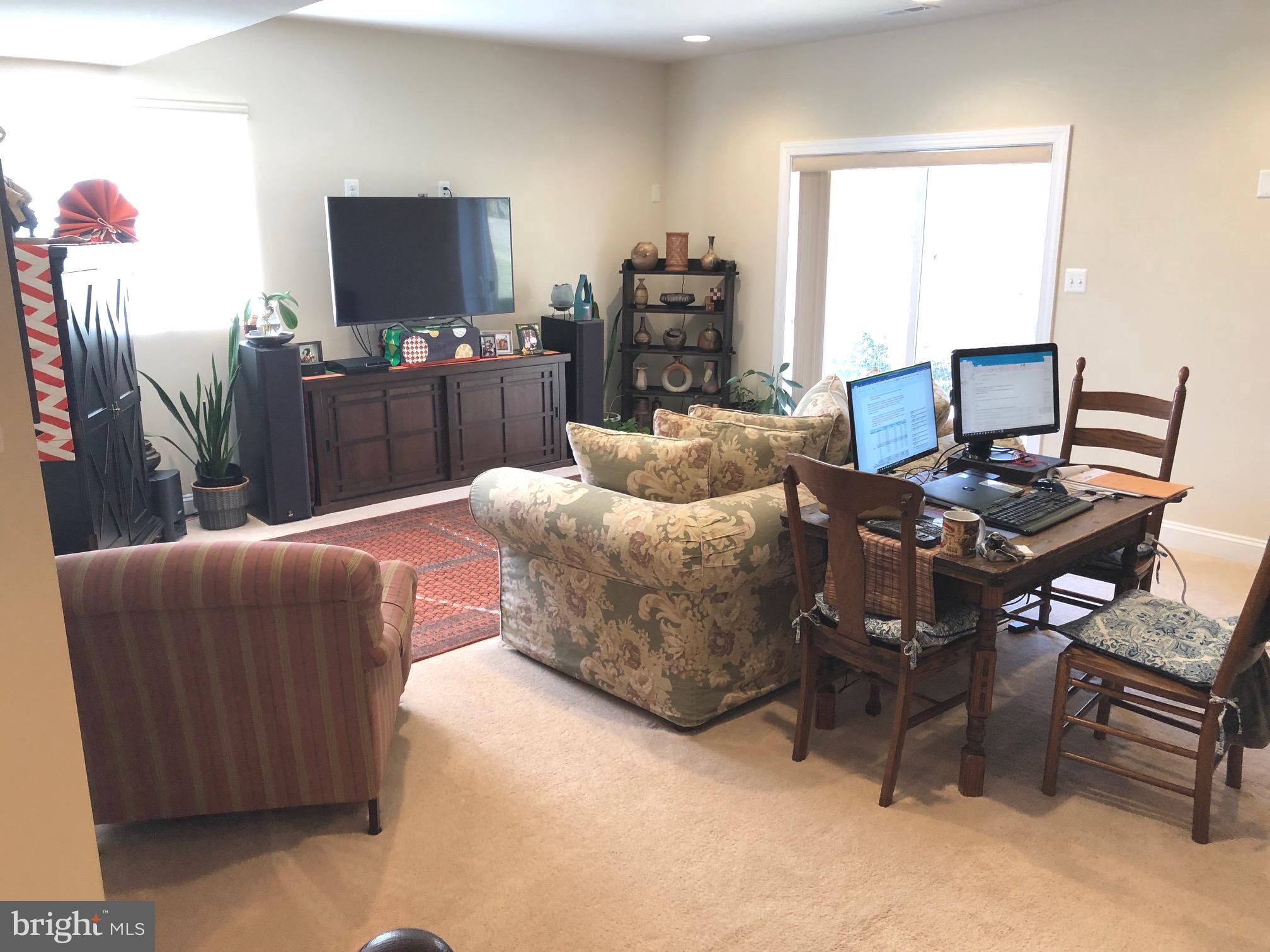 OAKLAND HALL - Residential