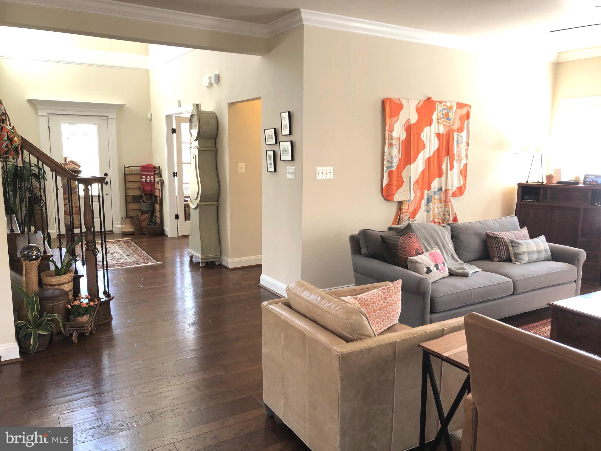 OAKLAND HALL - Residential