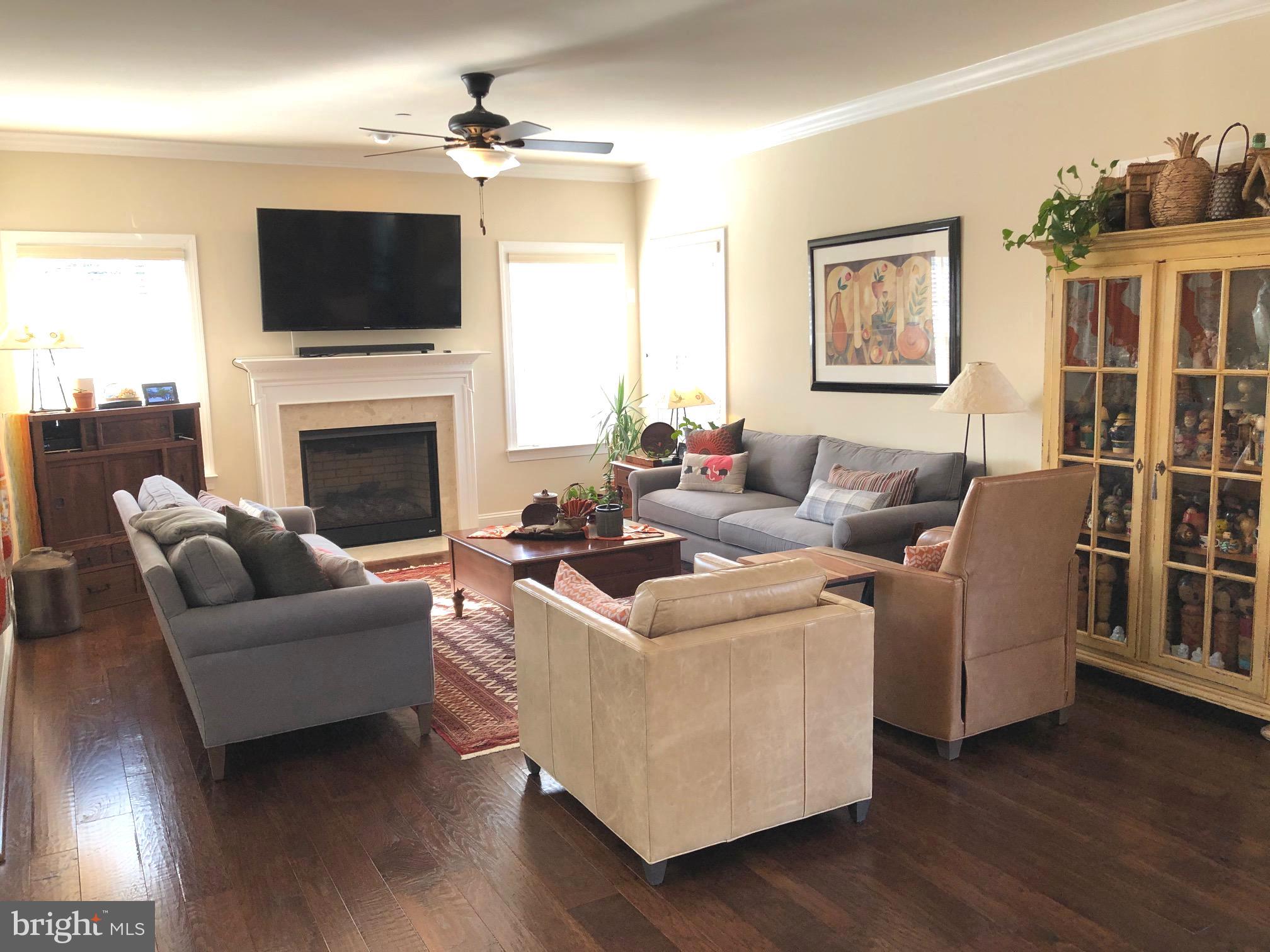 OAKLAND HALL - Residential