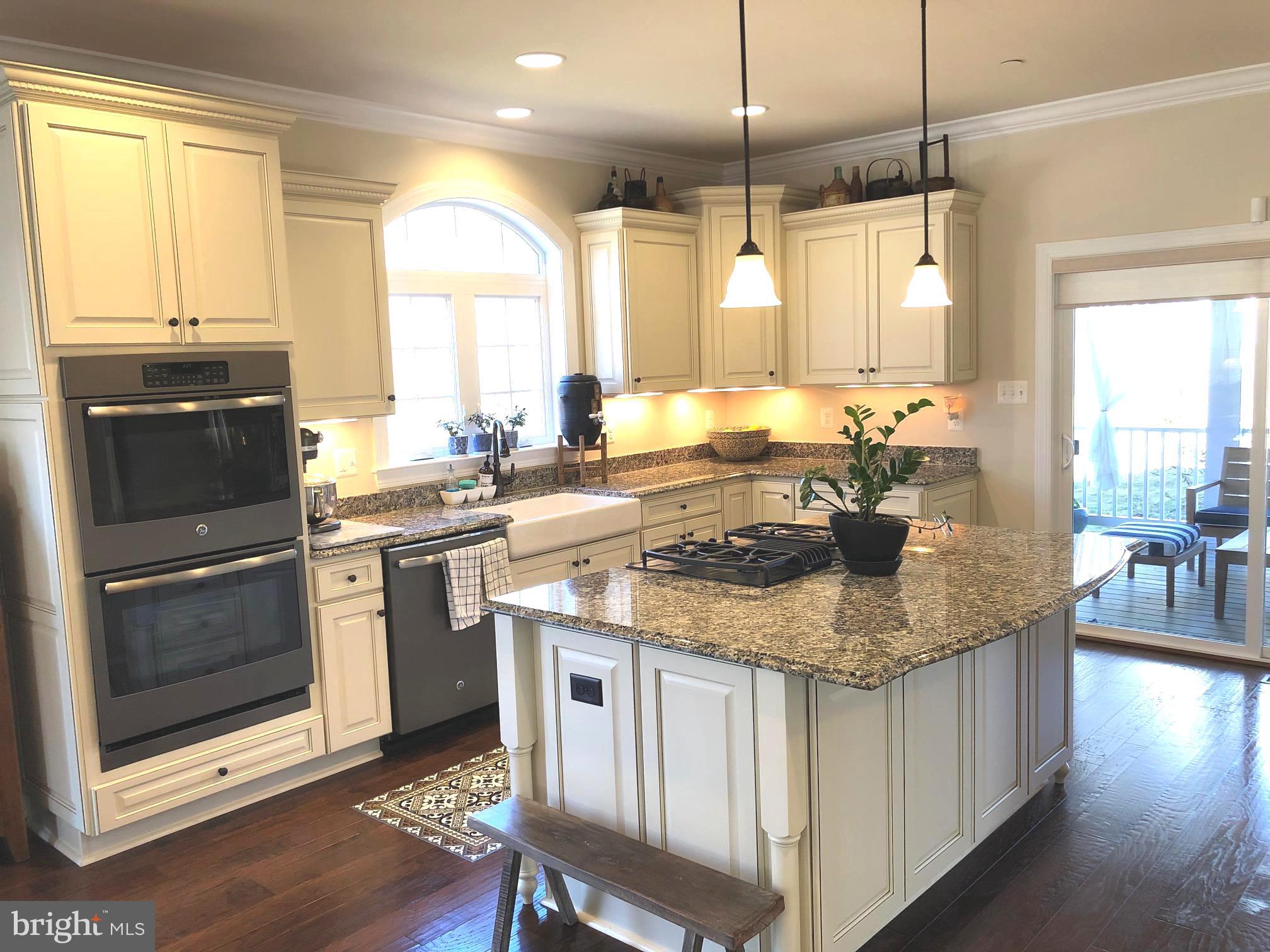 OAKLAND HALL - Residential