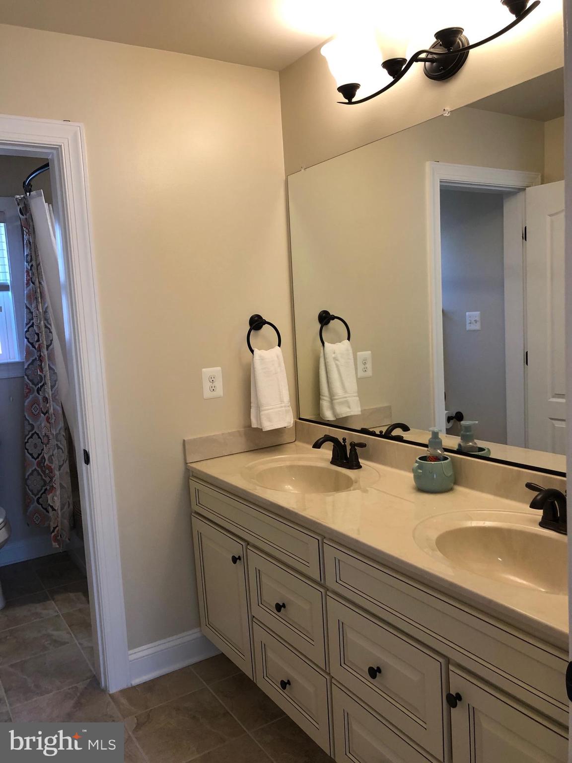 OAKLAND HALL - Residential