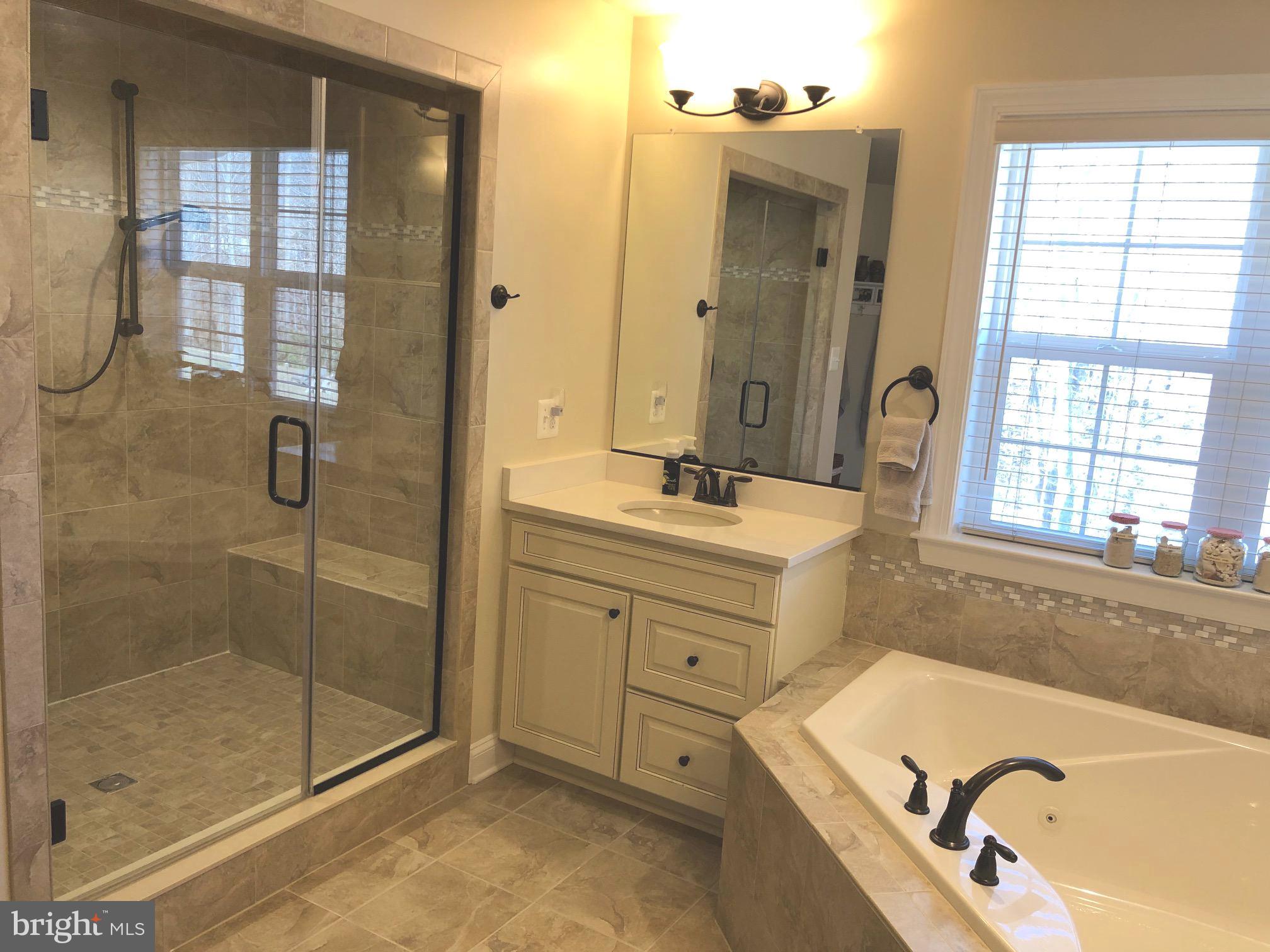 OAKLAND HALL - Residential