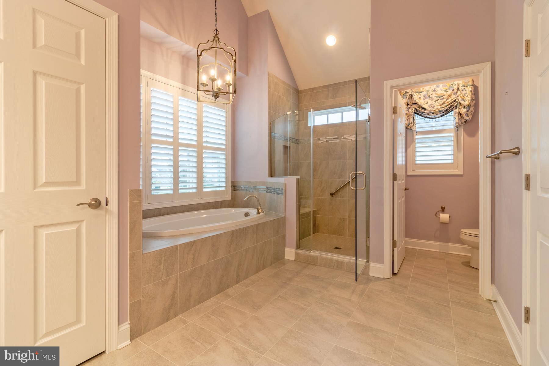 SHOWFIELD - Residential