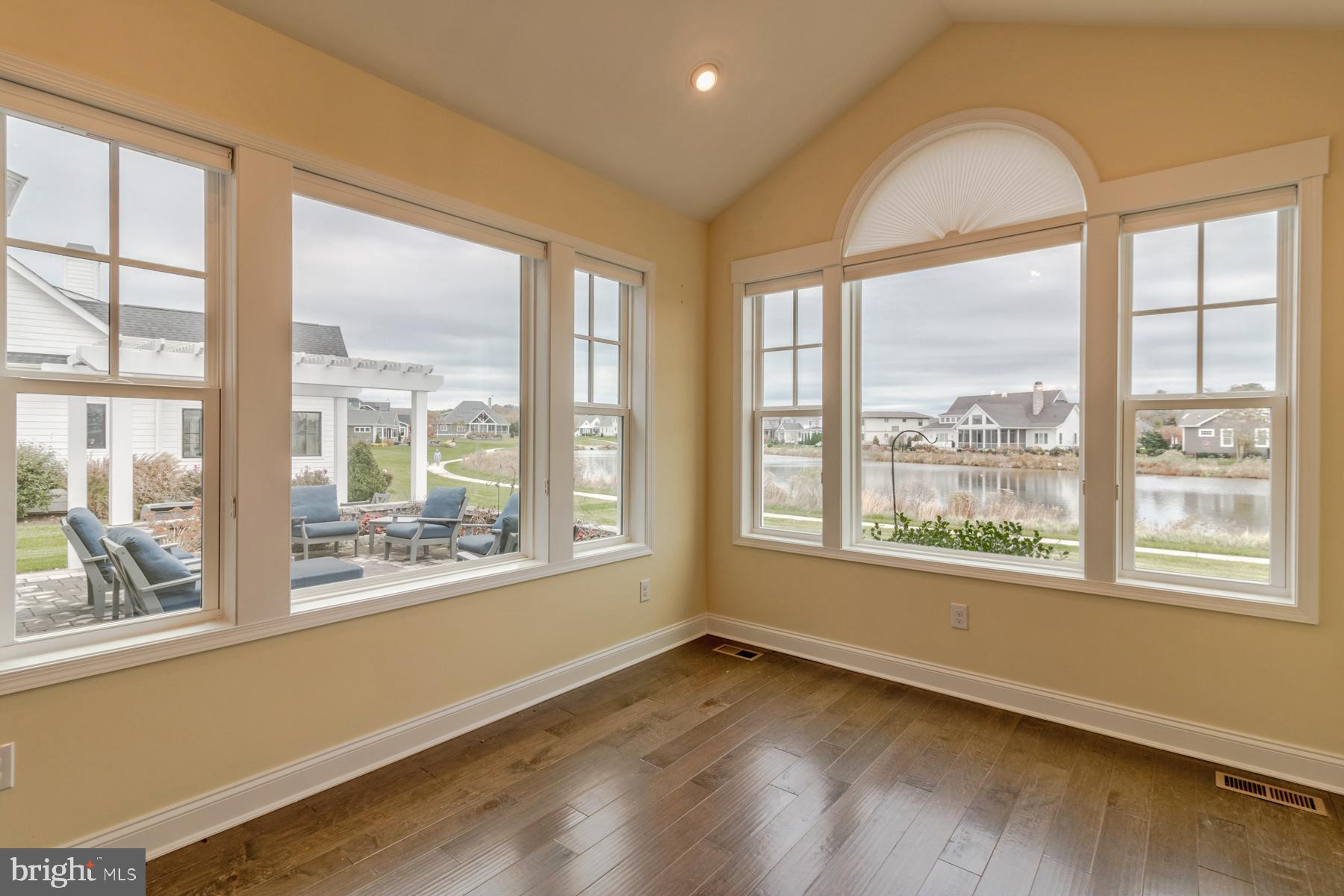 SHOWFIELD - Residential