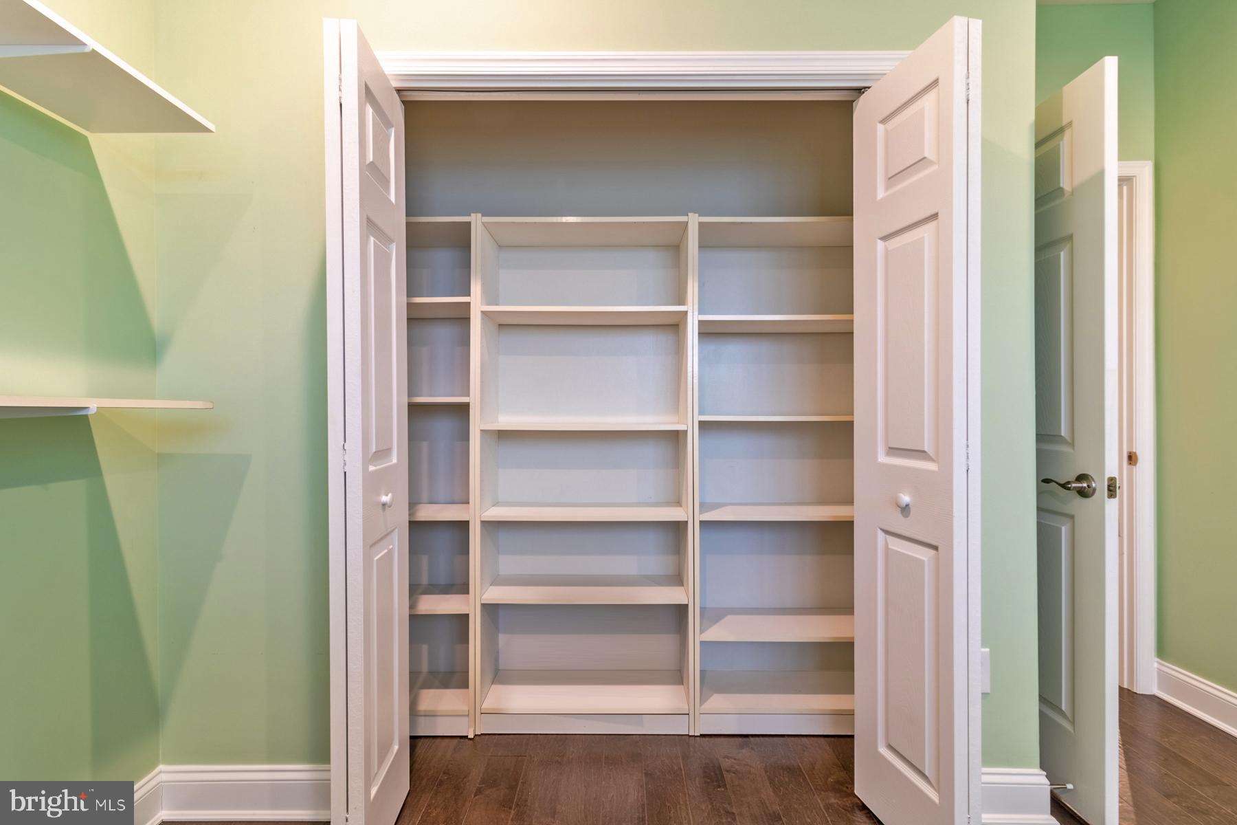 SHOWFIELD - Residential