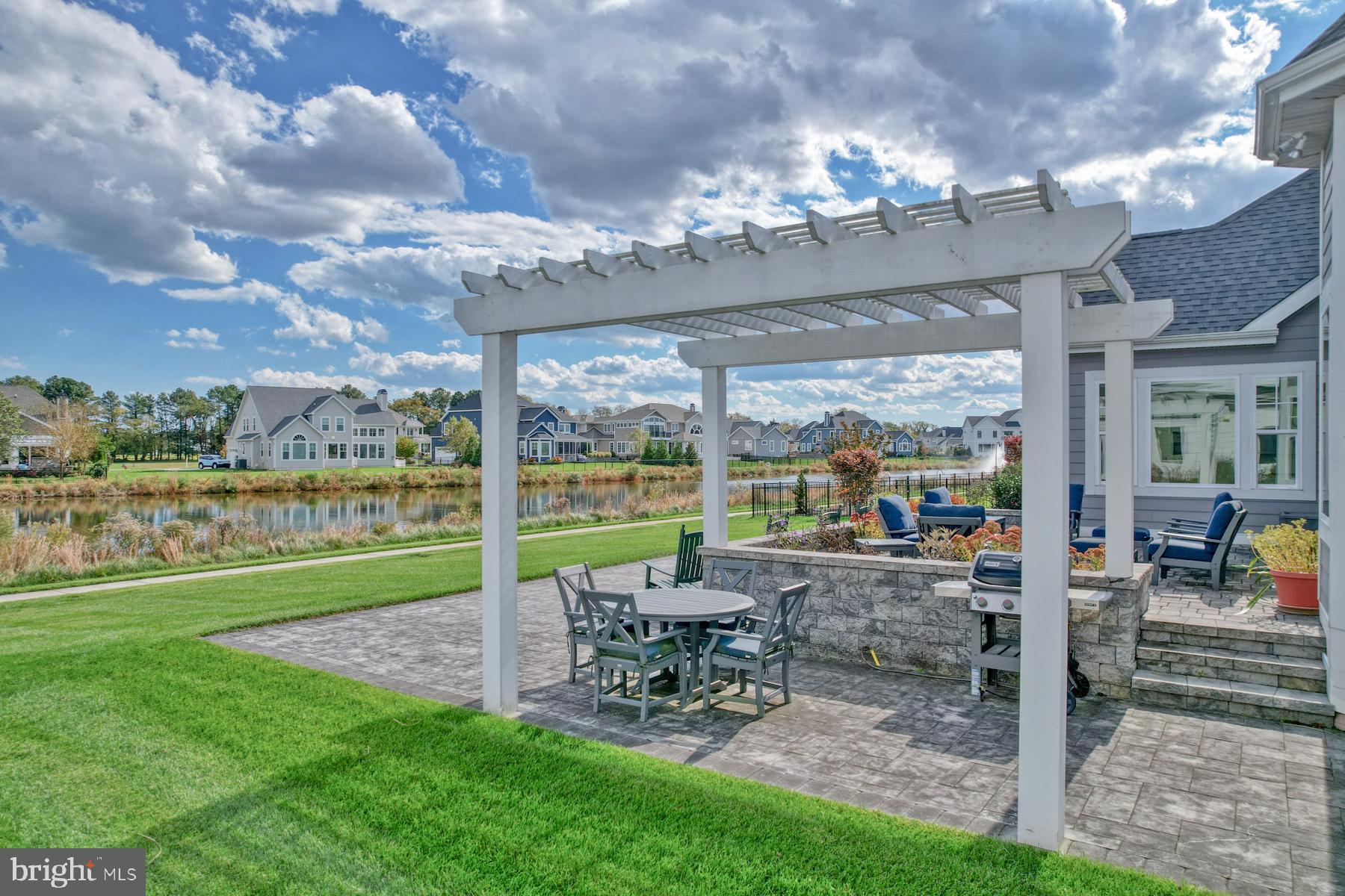 SHOWFIELD - Residential