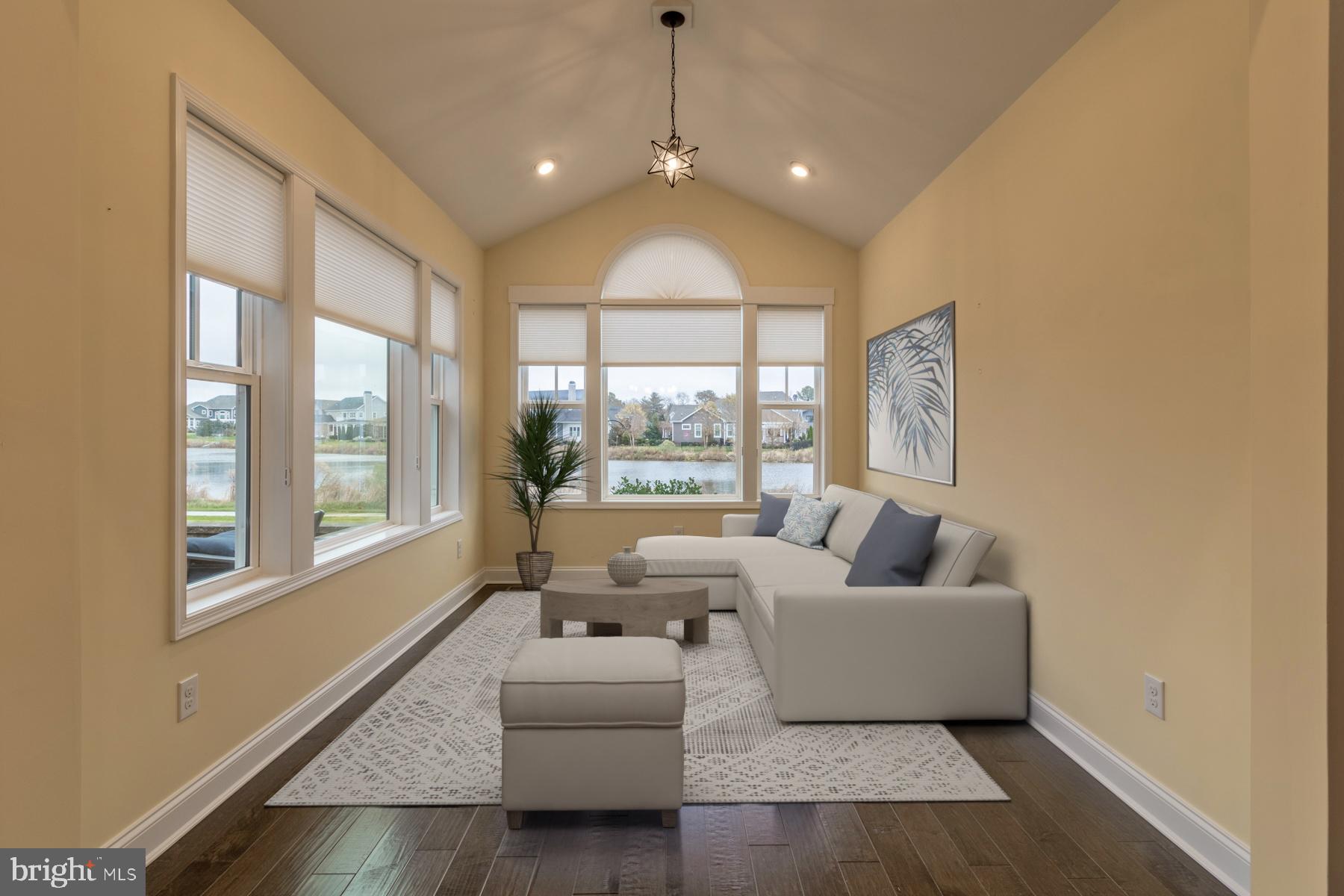 SHOWFIELD - Residential