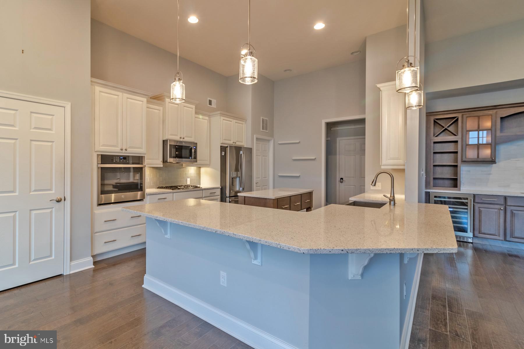 SHOWFIELD - Residential