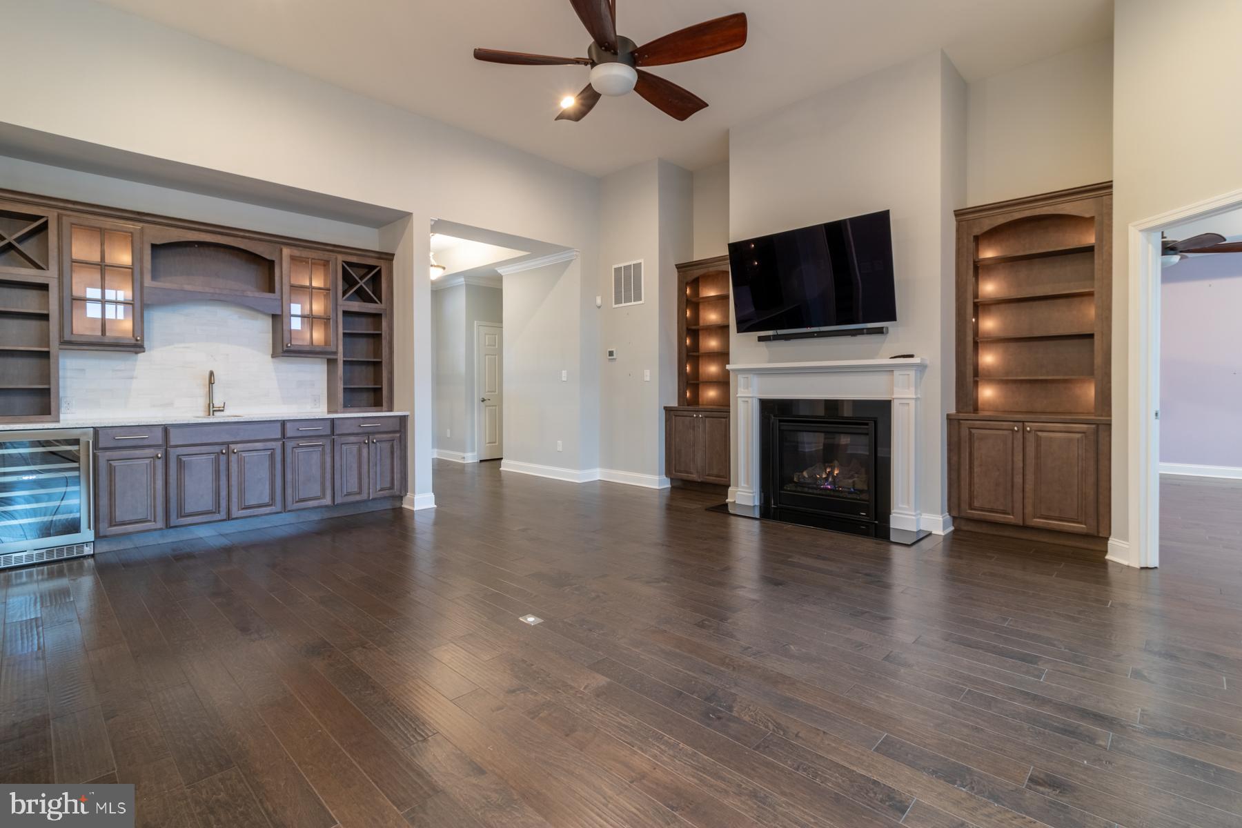 SHOWFIELD - Residential