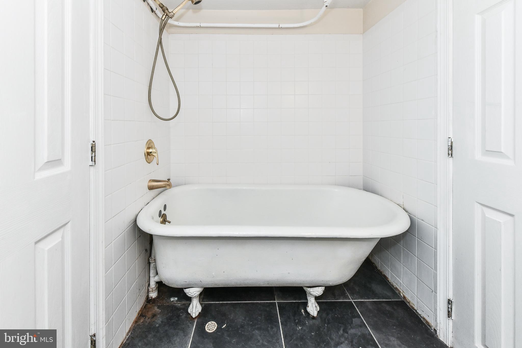 MEMORIAL HEIGHTS - Residential Lease