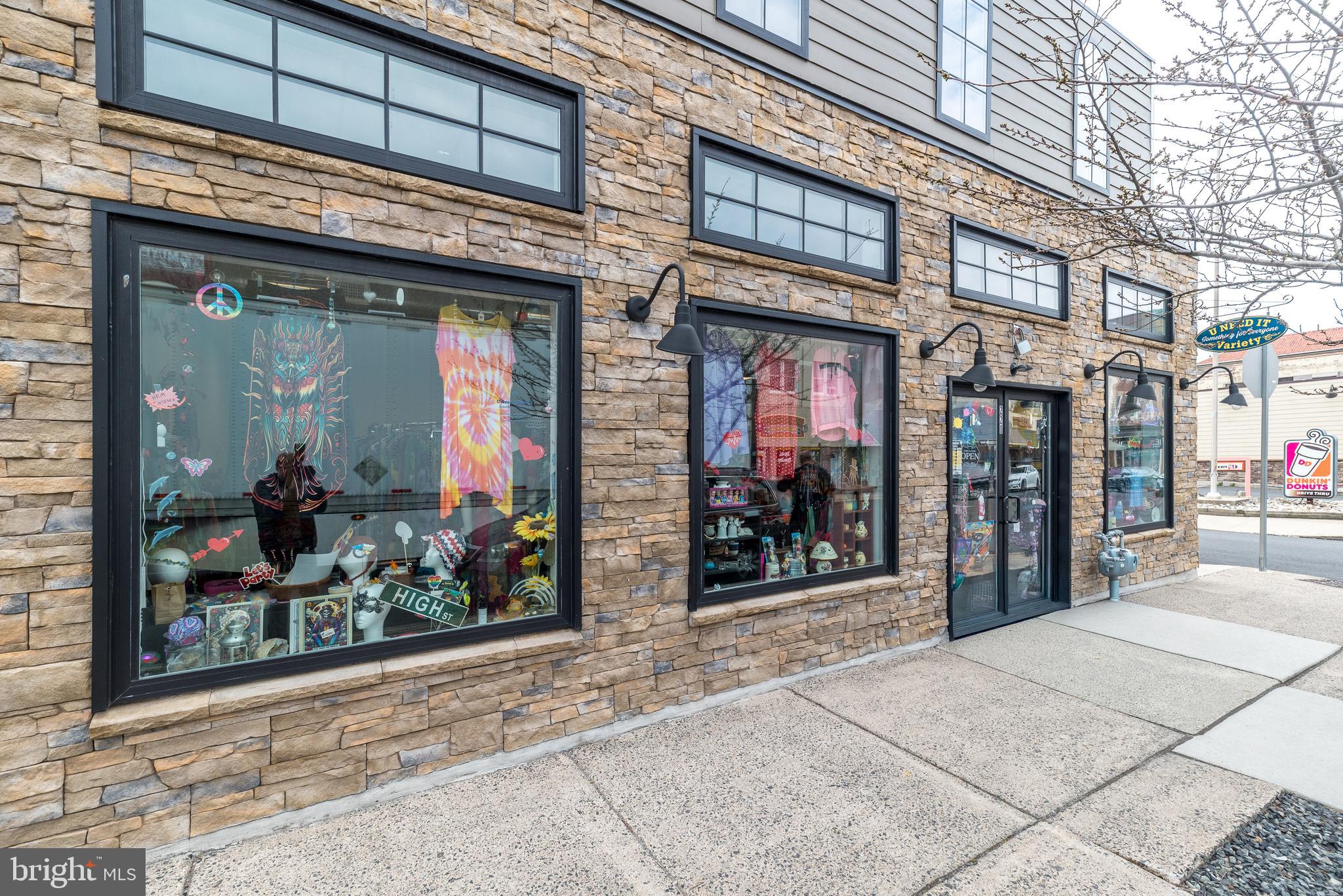 220 W BROAD STREET
