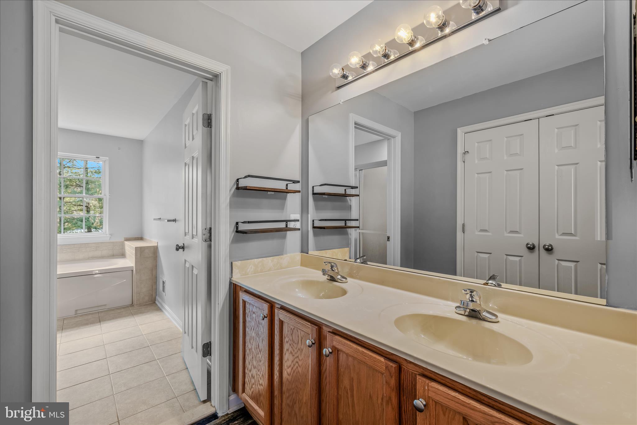 CRESTVIEW - Residential