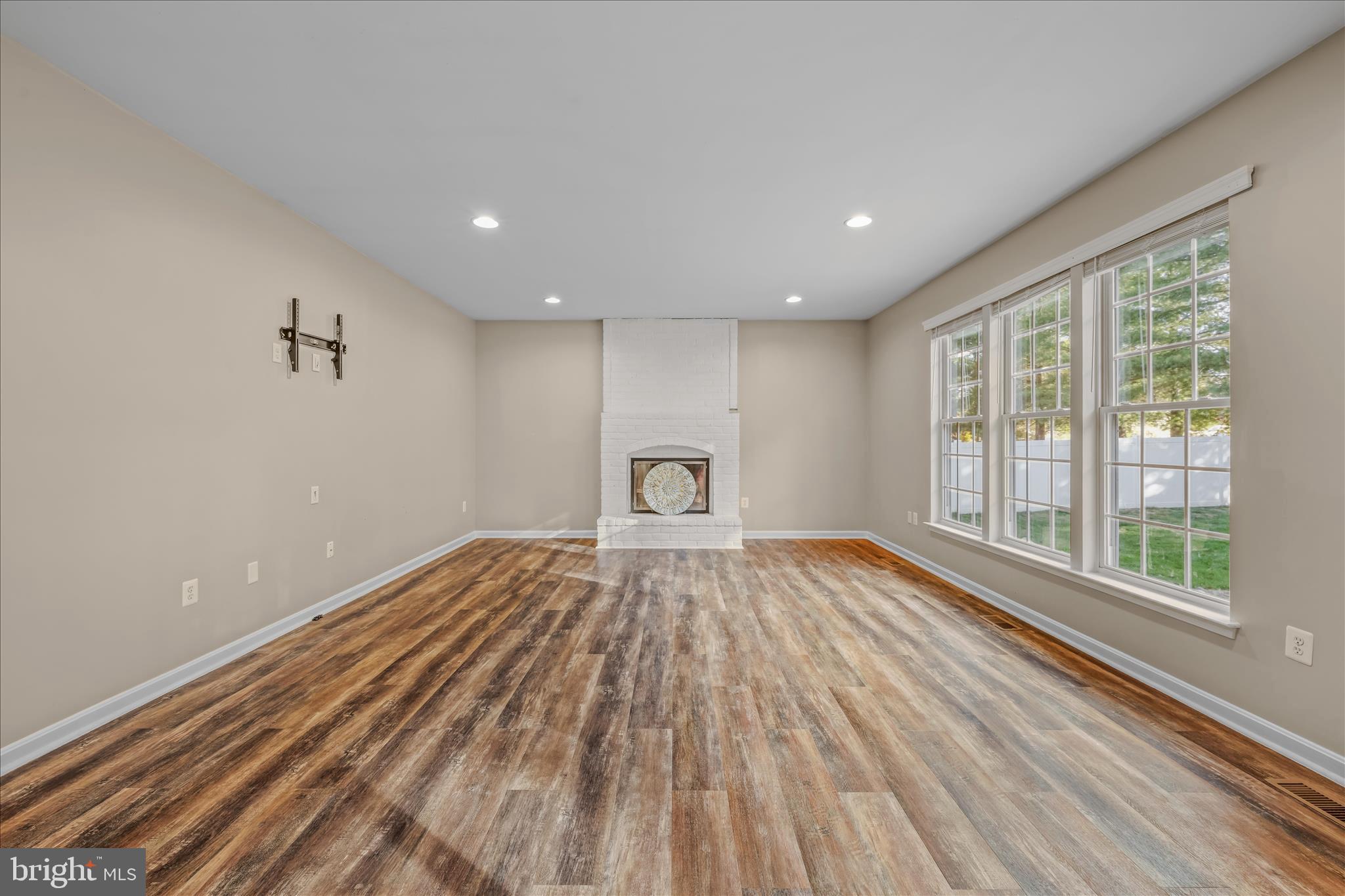 CRESTVIEW - Residential