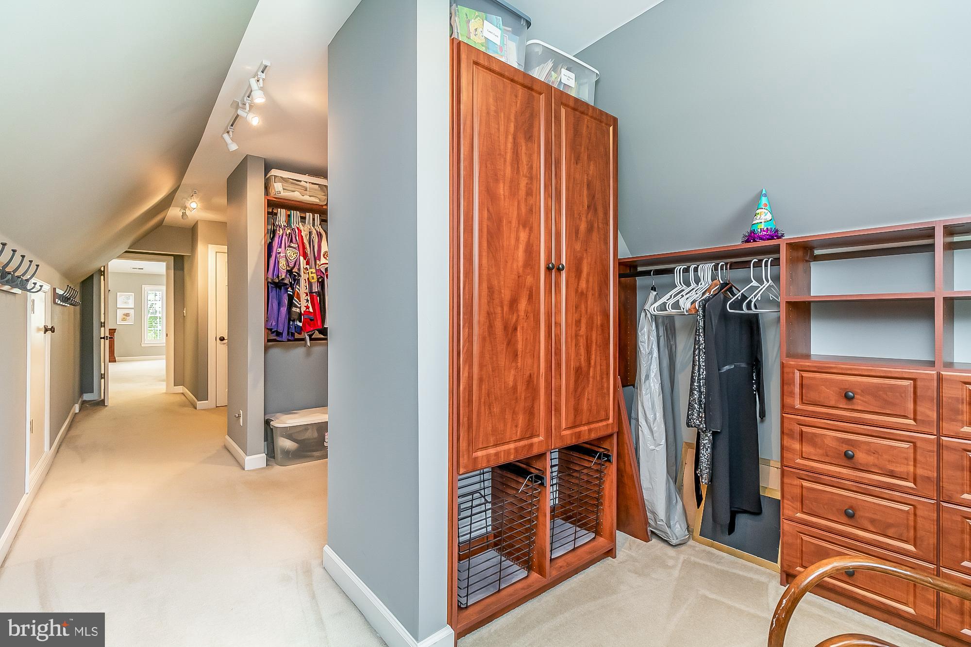 FOX CHASE - Residential