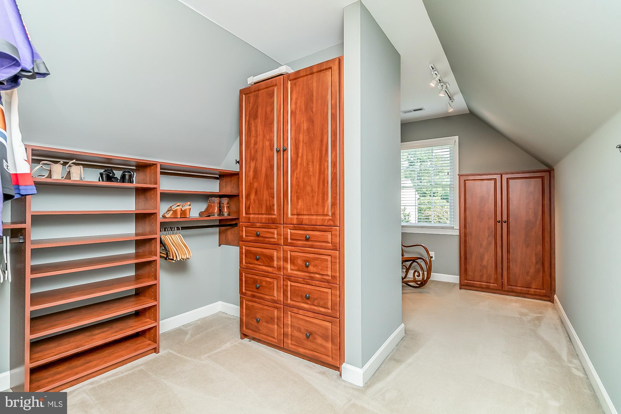 FOX CHASE - Residential