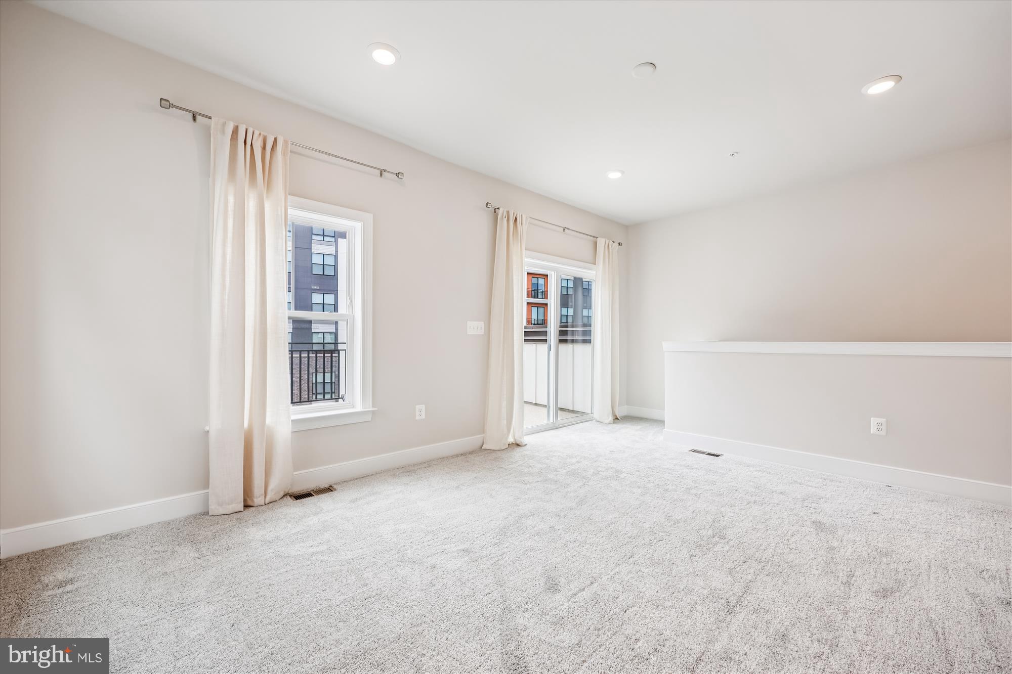 CROWN FARM - Residential