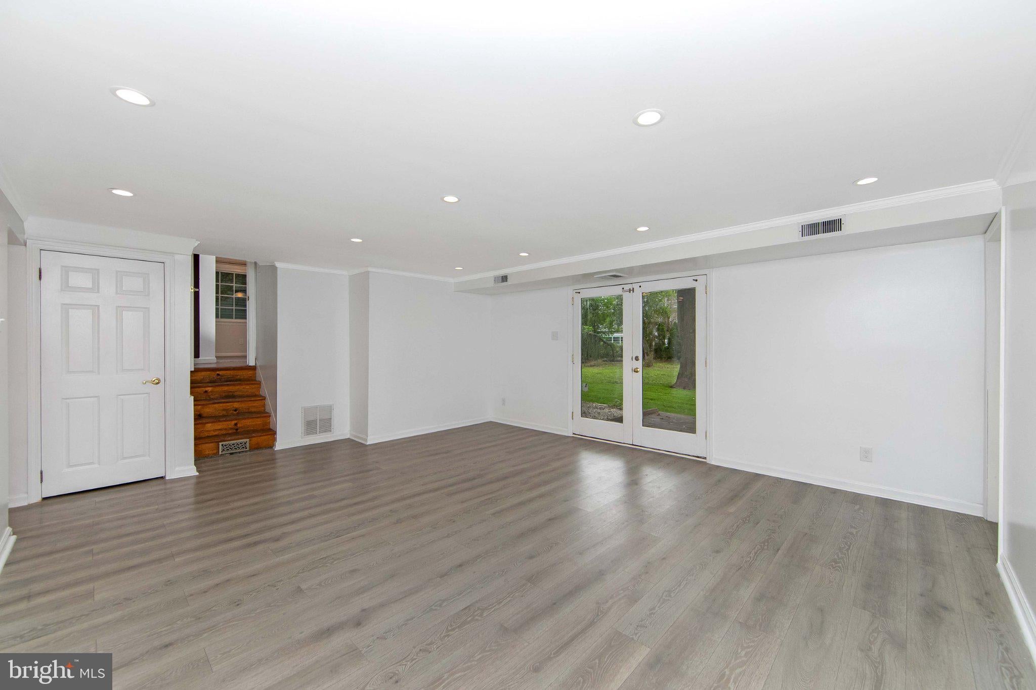 405 NARRAGANSETT DRIVE