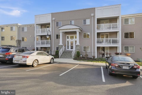 Condo For Sale - 4167 S Four Mile Run Drive #401<br/> ARLINGTON, VA 22204