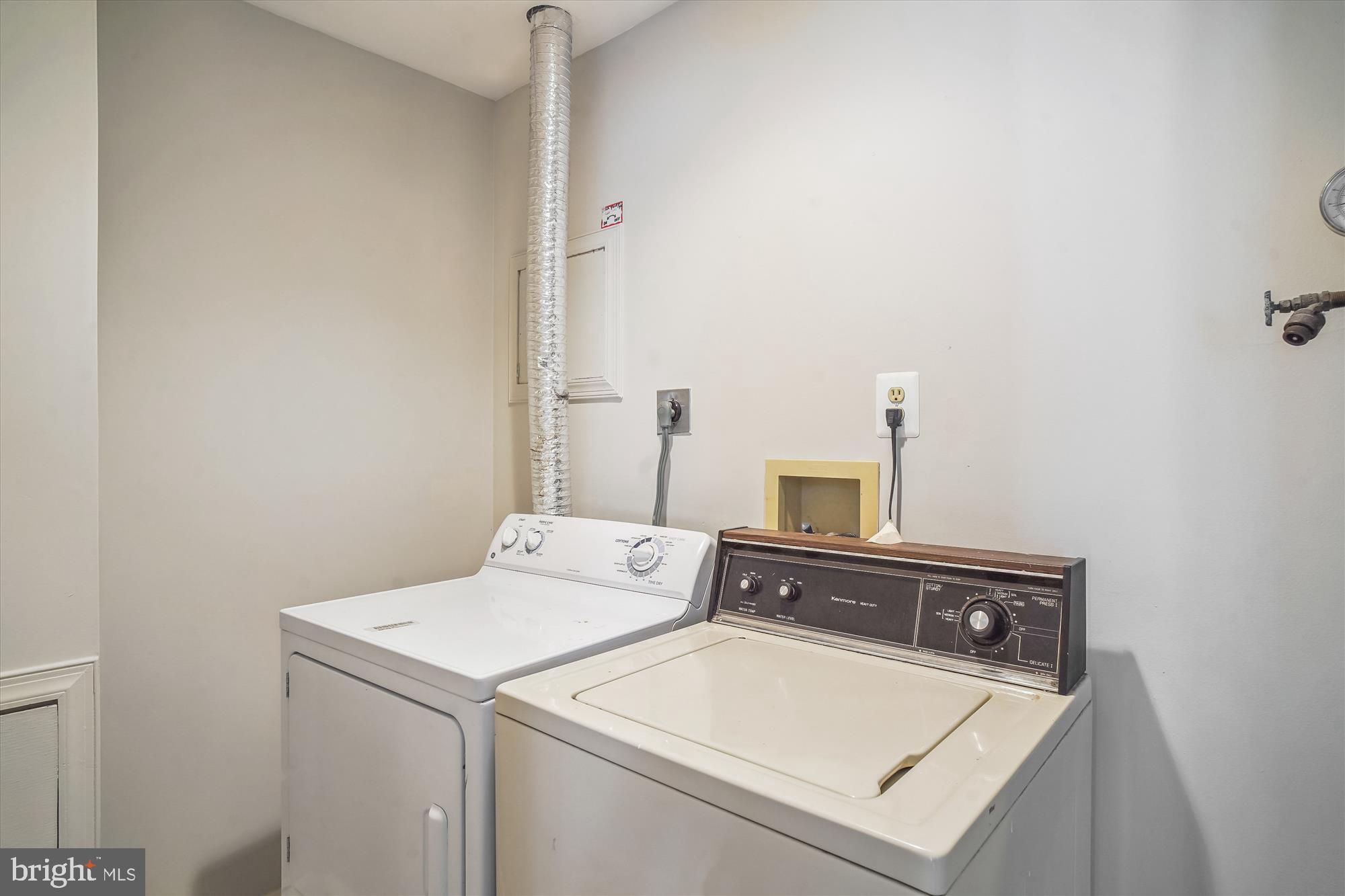 FLOWER HILL - Residential