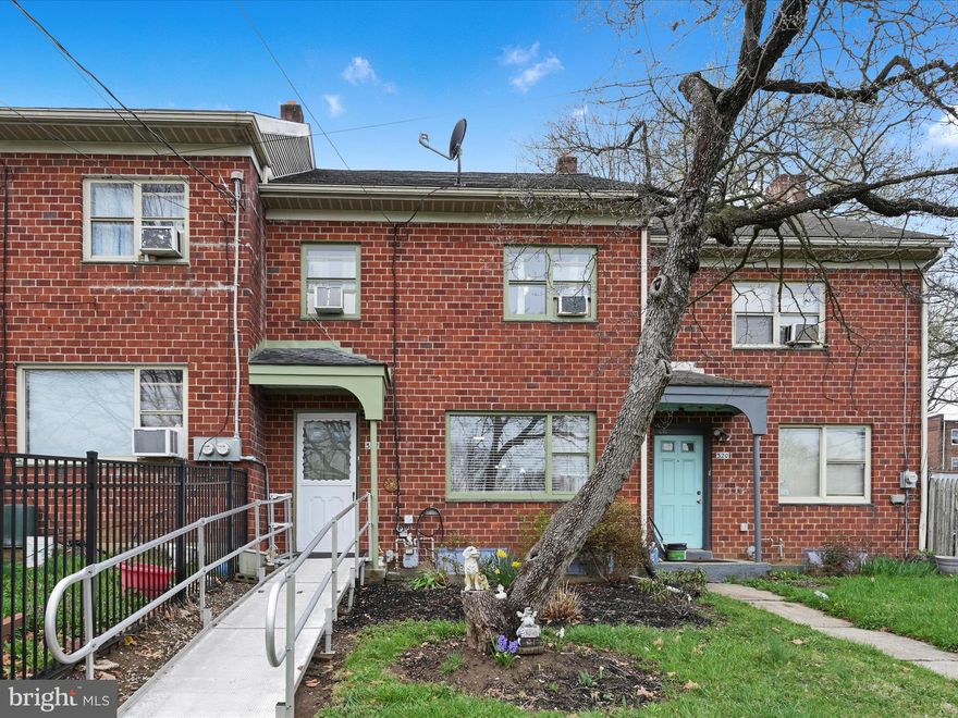 Welcome to this adorable 3-bedroom, 1-bath row home, perfectly situated in the heart of Lancaster City. Whether you're a first-time homebuyer or looking to expand your investment portfolio, this property offers a fantastic opportunity!
Step inside to find spacious bedrooms with ample natural light and beautiful vinyl flooring throughout. The open living space flows seamlessly into the kitchen, offering comfort and convenience. The basement has been recently waterproofed, providing added peace of mind for future use.
Located within the highly sought-after Lancaster City School District, this home is close to all the amenities and attractions that the city has to offer. Enjoy easy access to shops, restaurants, parks, and more, making it an ideal spot for city living.
Schedule your tour today!