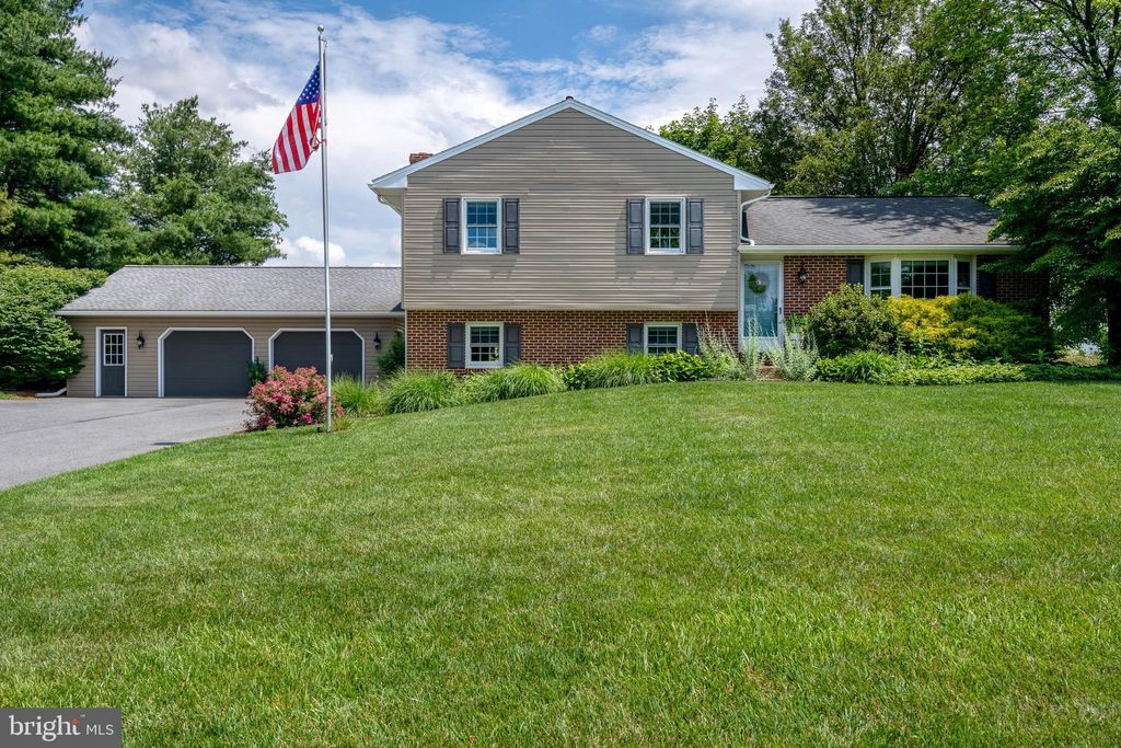 Photo of 37 SEGO SAGO RD, MANHEIM, PA 17545 (MLS # PALA2036920)