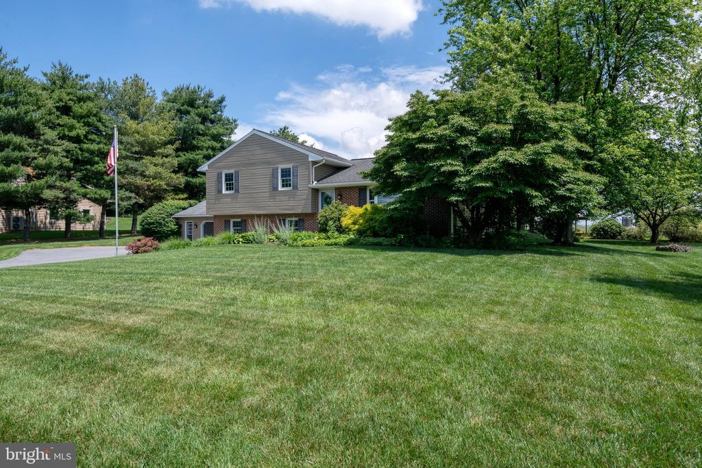 Photo of 37 SEGO SAGO RD, MANHEIM, PA 17545 (MLS # PALA2036920)