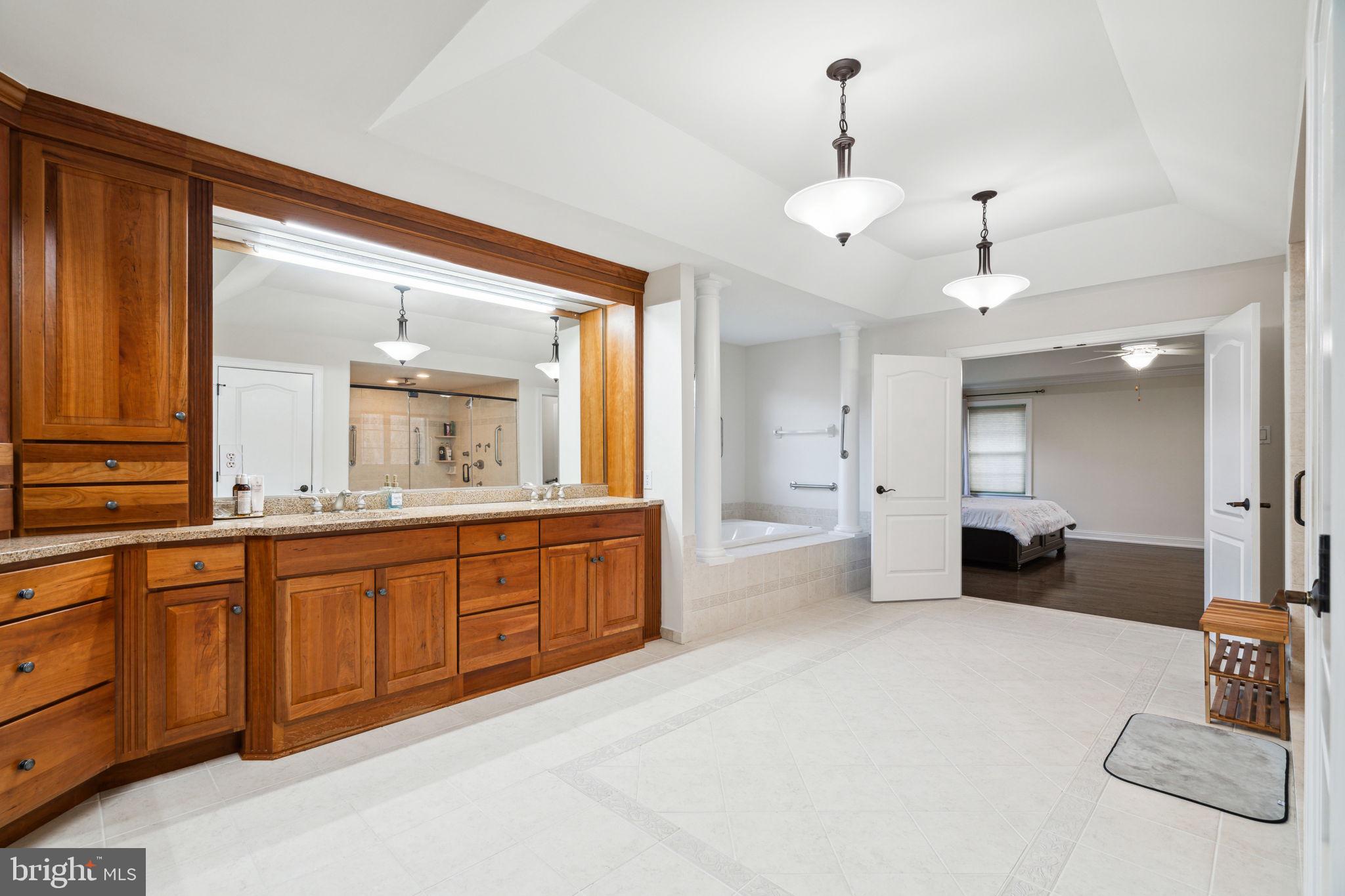 MEADOWBROOK - Residential