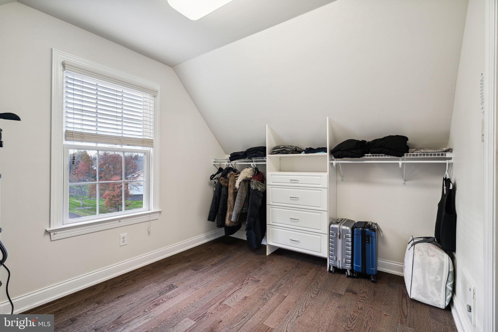 MEADOWBROOK - Residential