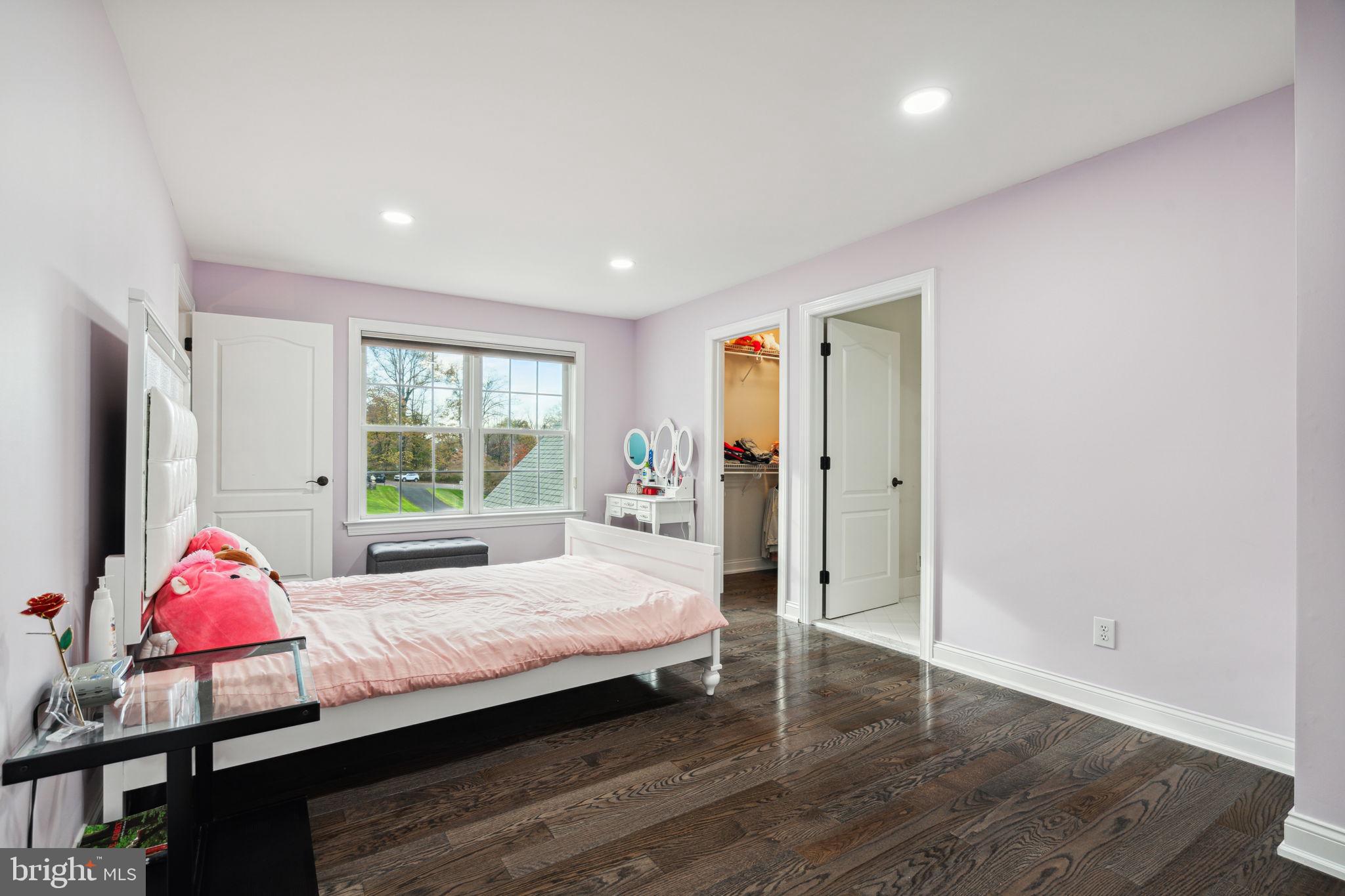 MEADOWBROOK - Residential