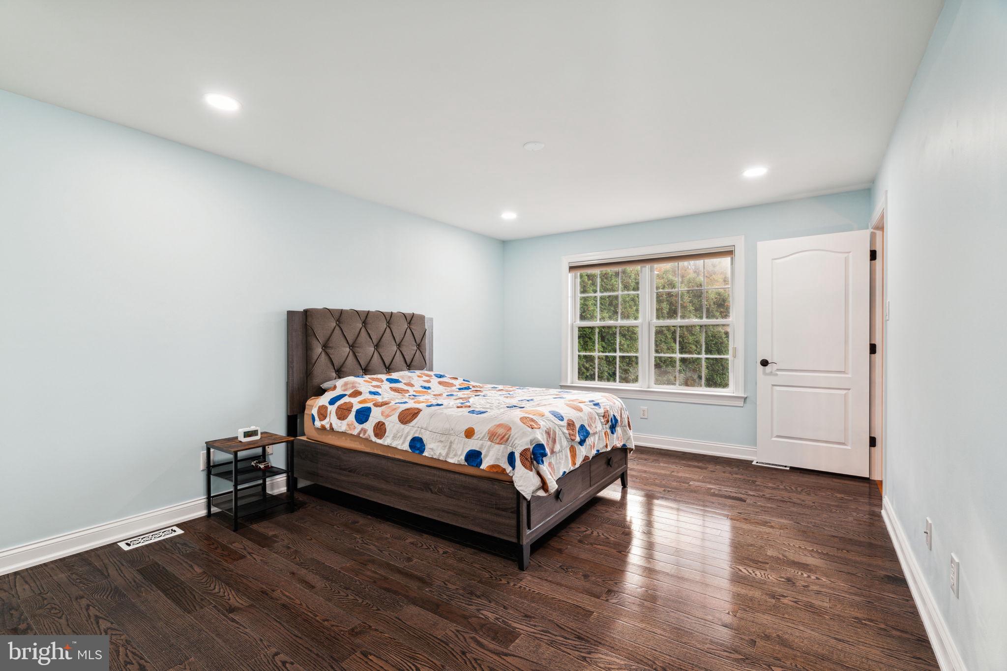 MEADOWBROOK - Residential