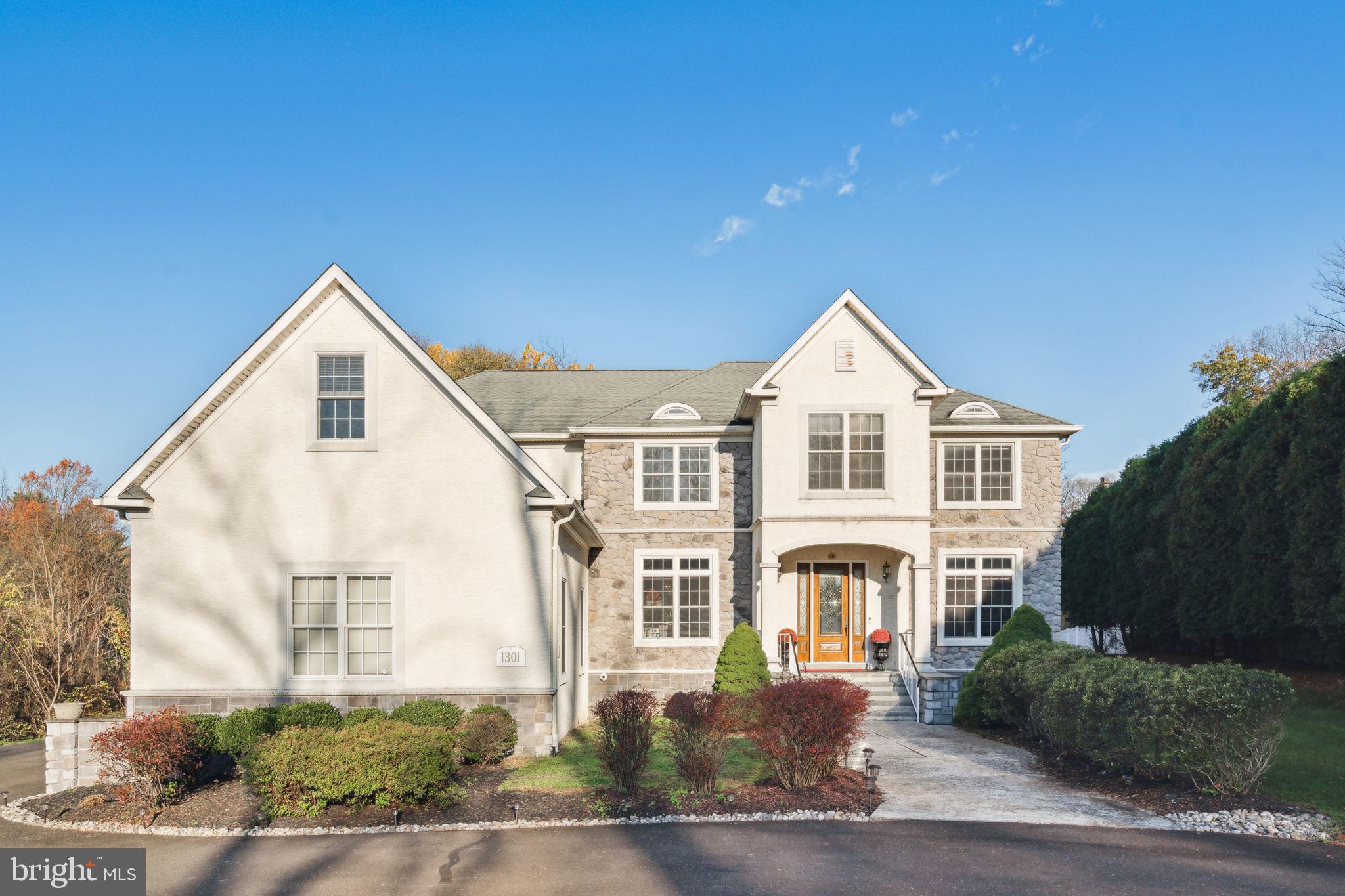 MEADOWBROOK - Residential