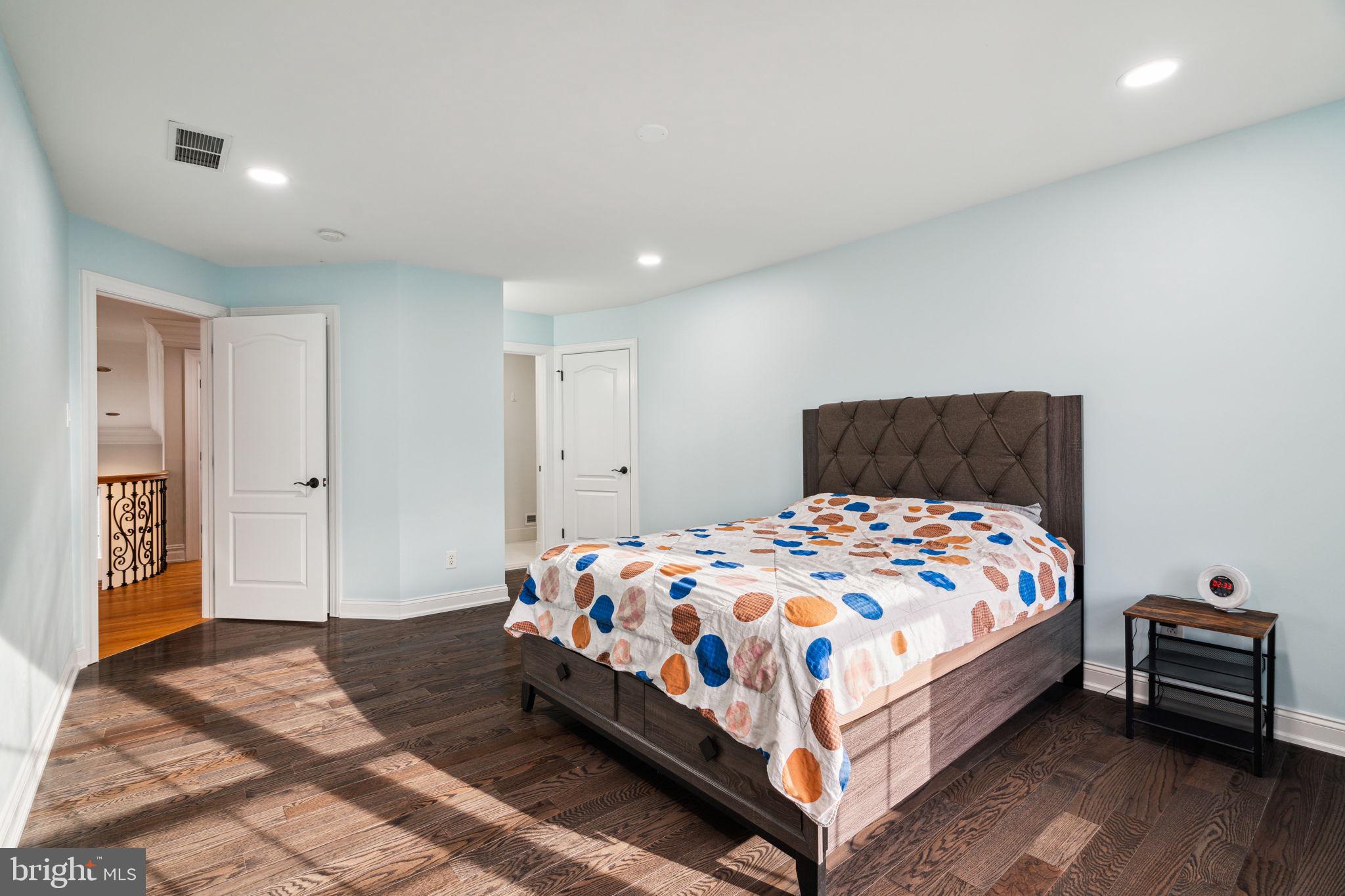 MEADOWBROOK - Residential