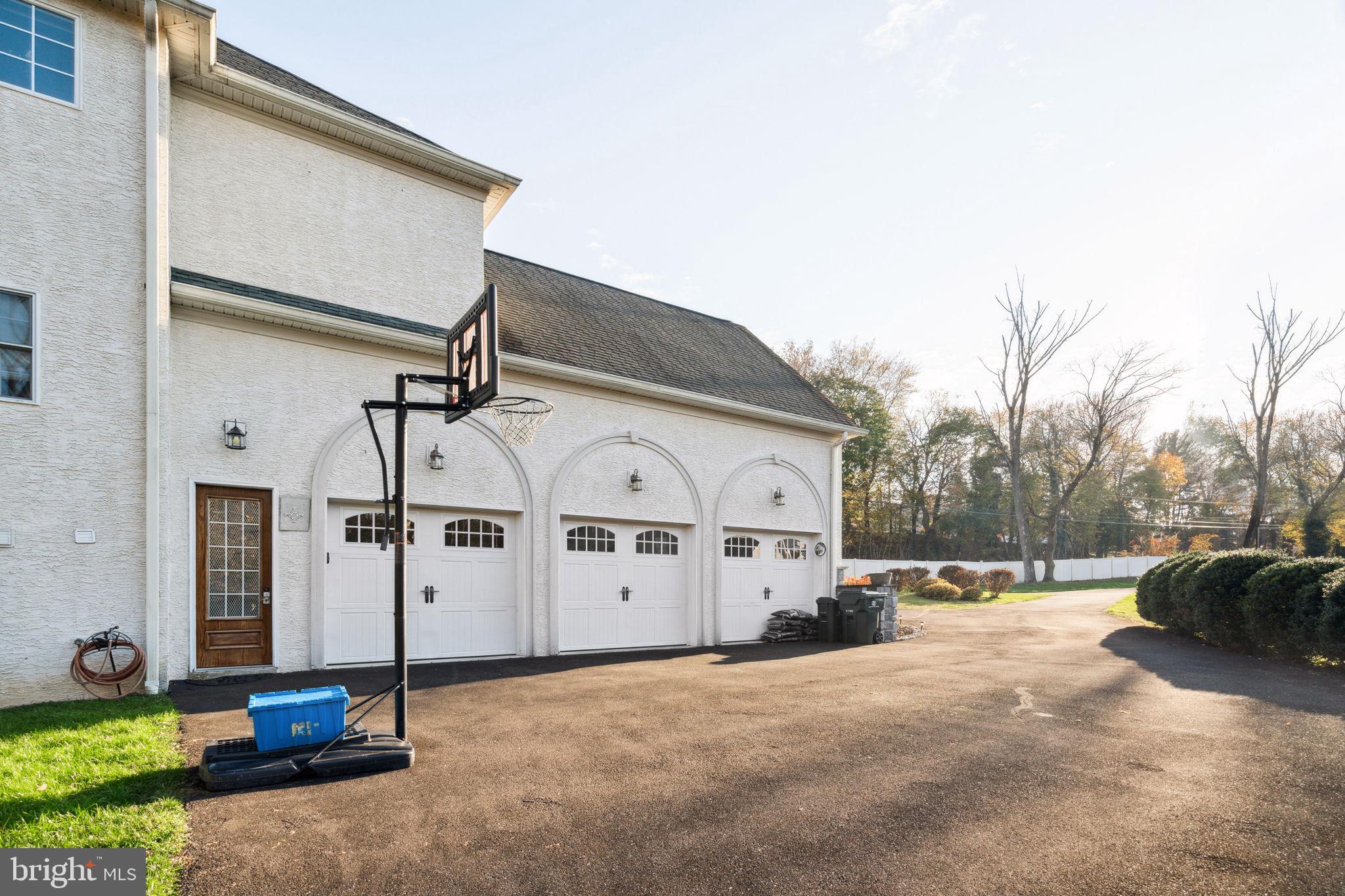 MEADOWBROOK - Residential