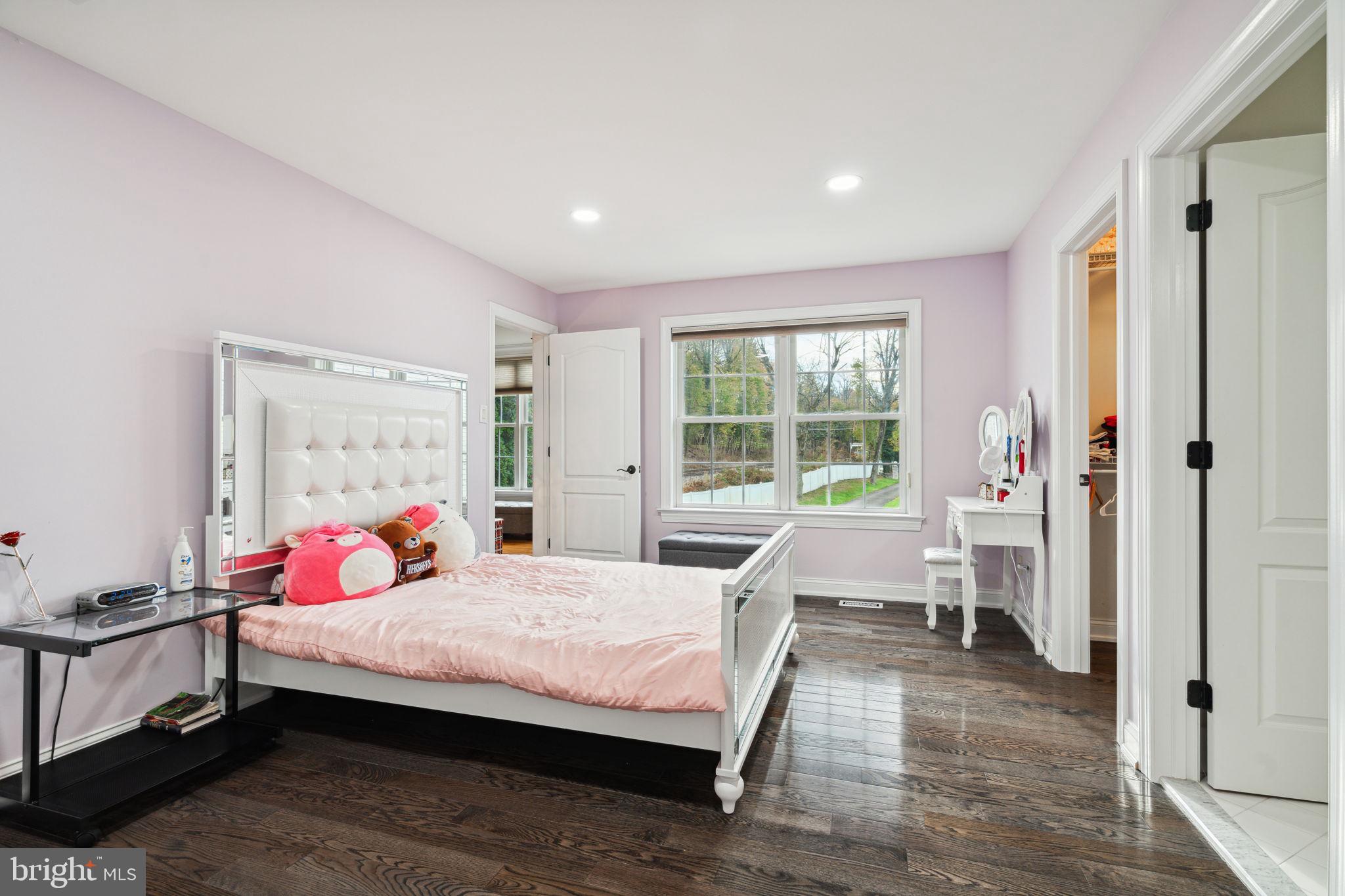 MEADOWBROOK - Residential