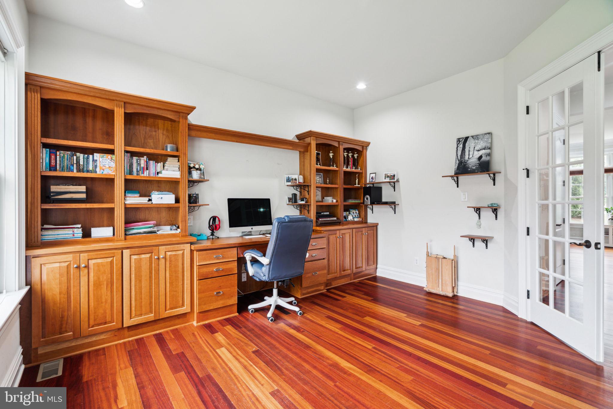 MEADOWBROOK - Residential