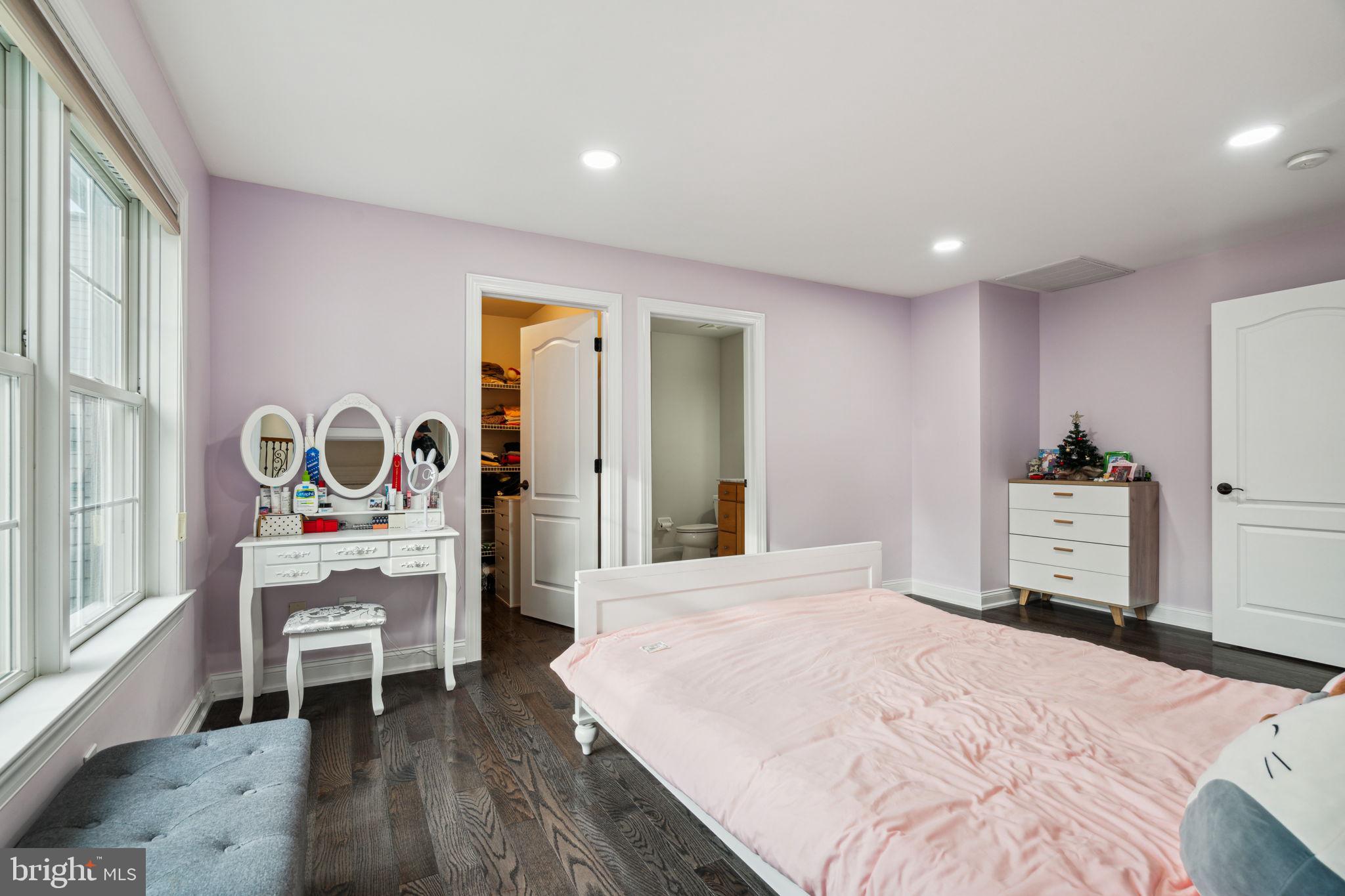 MEADOWBROOK - Residential