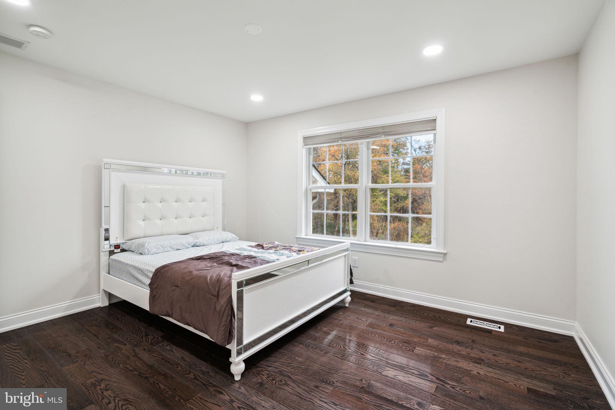 MEADOWBROOK - Residential