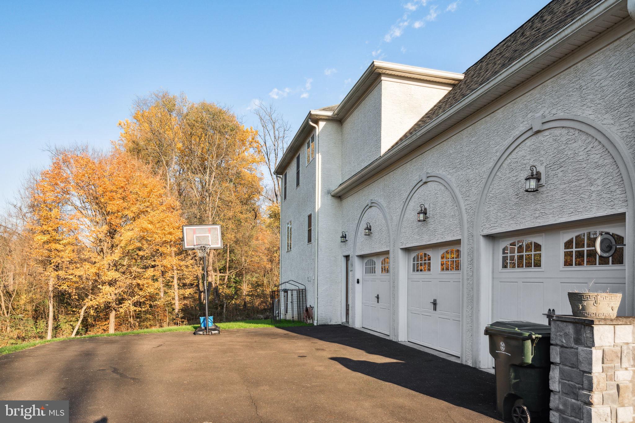 MEADOWBROOK - Residential