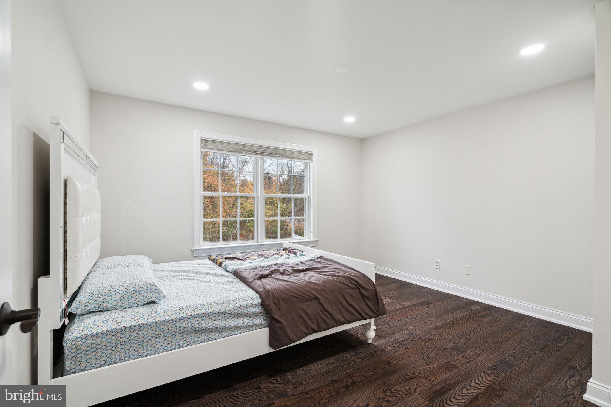 MEADOWBROOK - Residential