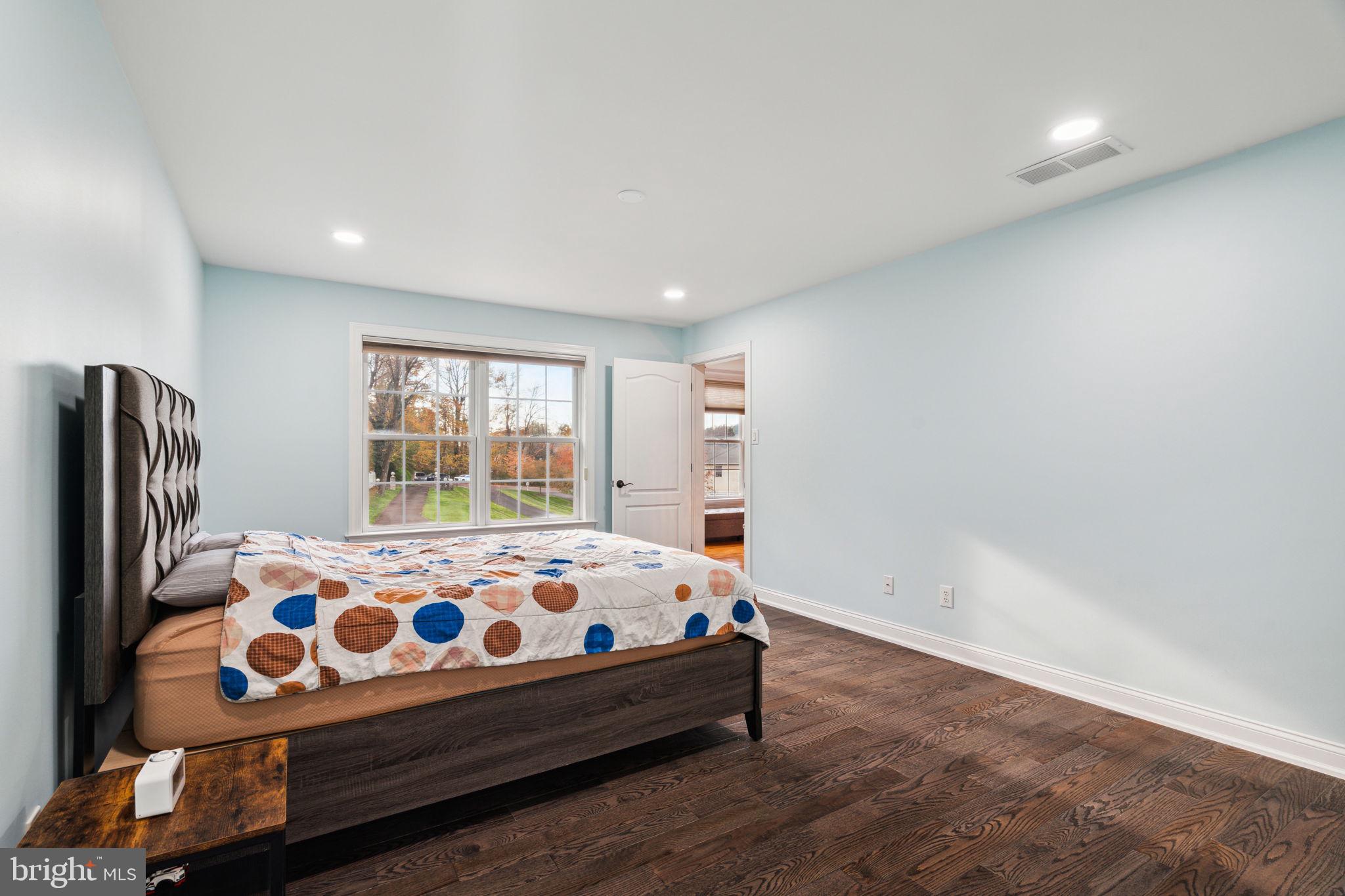 MEADOWBROOK - Residential