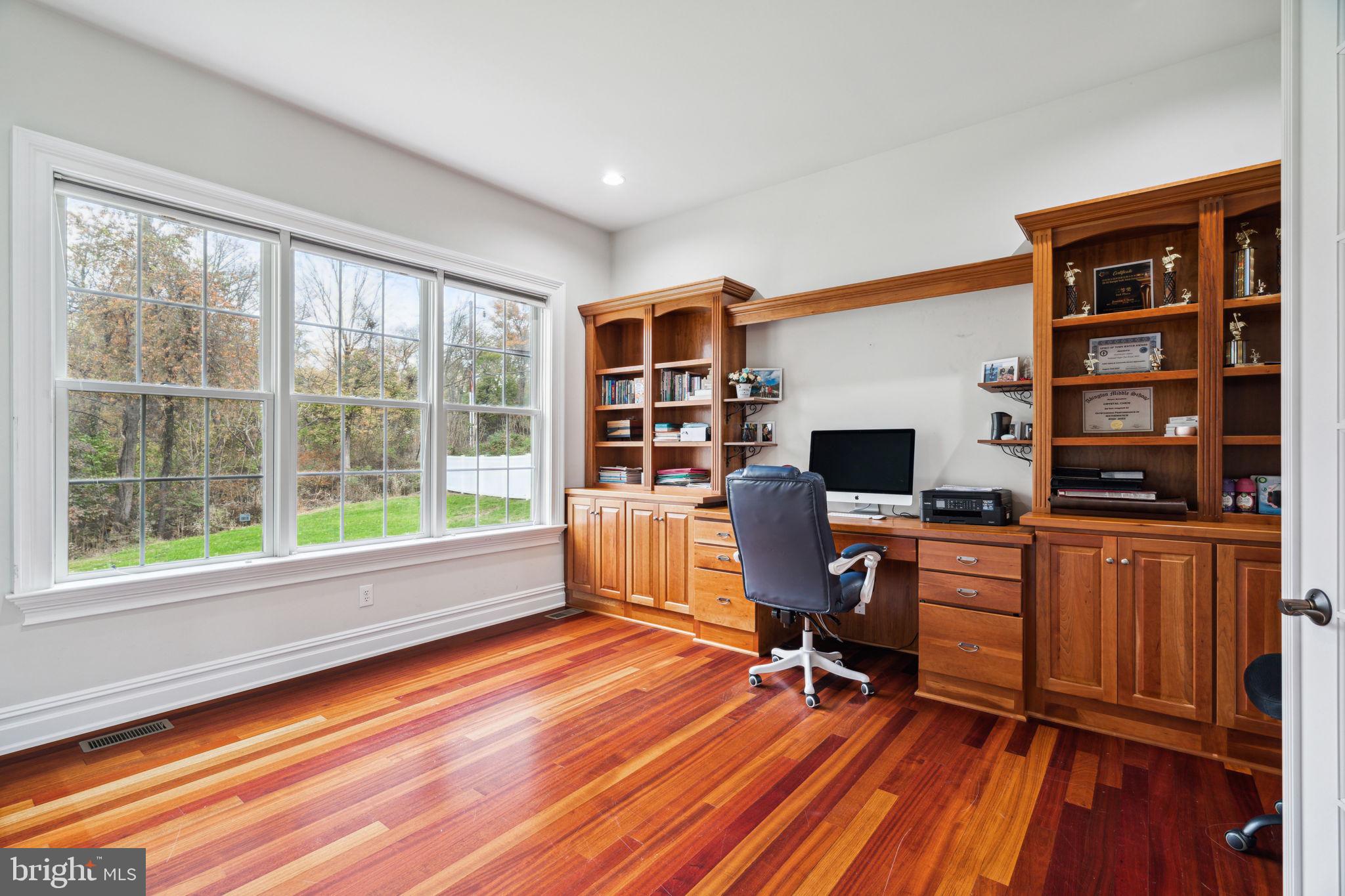 MEADOWBROOK - Residential