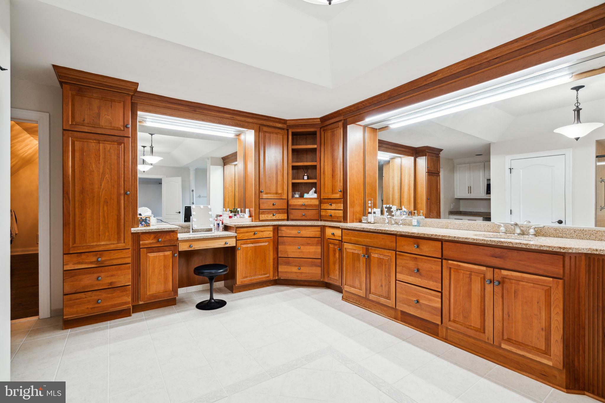 MEADOWBROOK - Residential