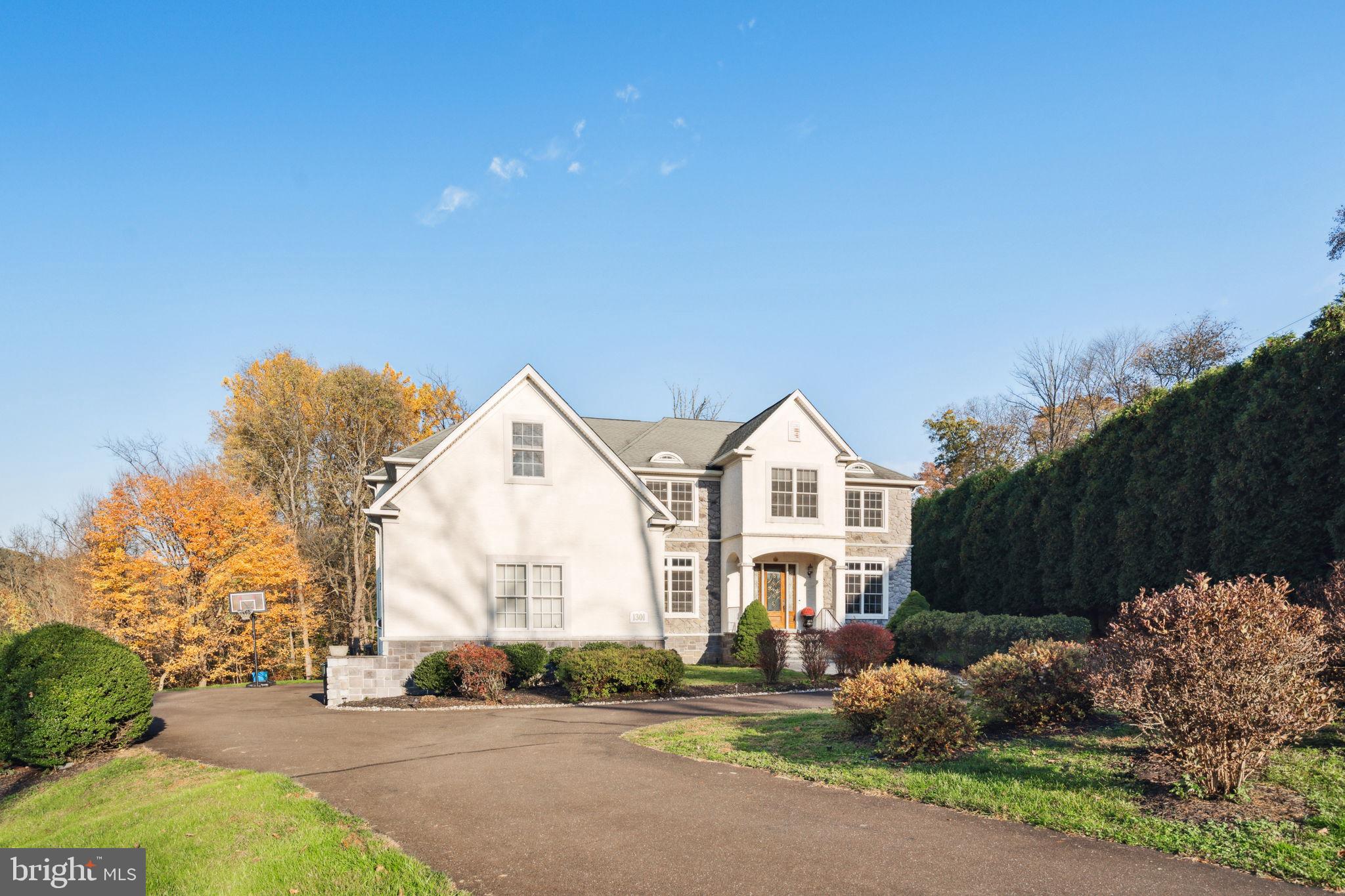 MEADOWBROOK - Residential