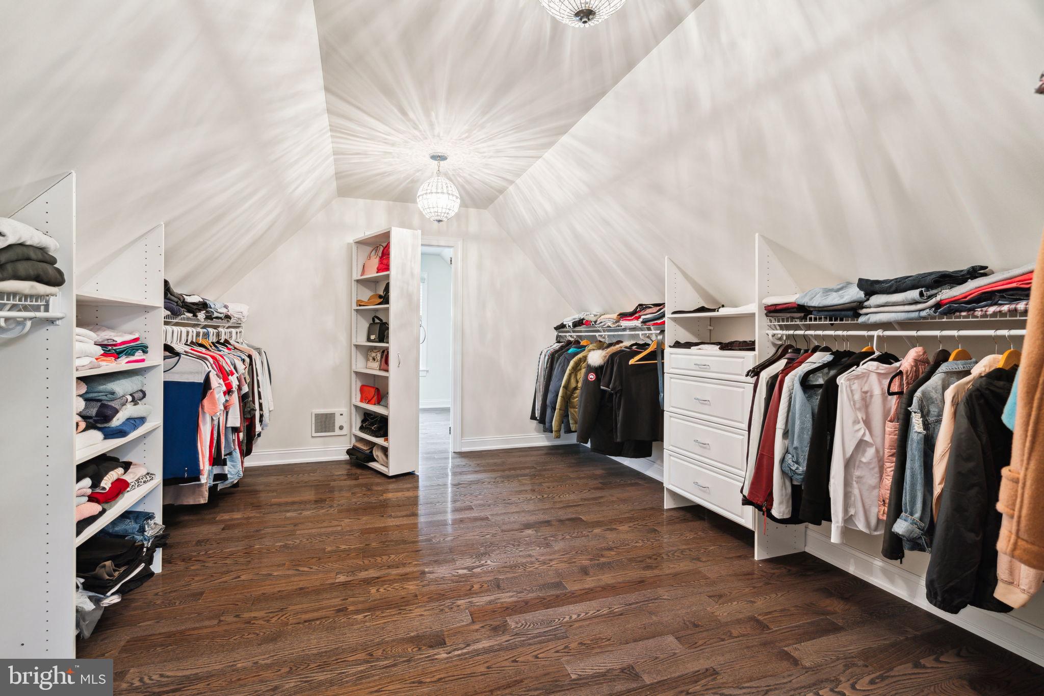 MEADOWBROOK - Residential