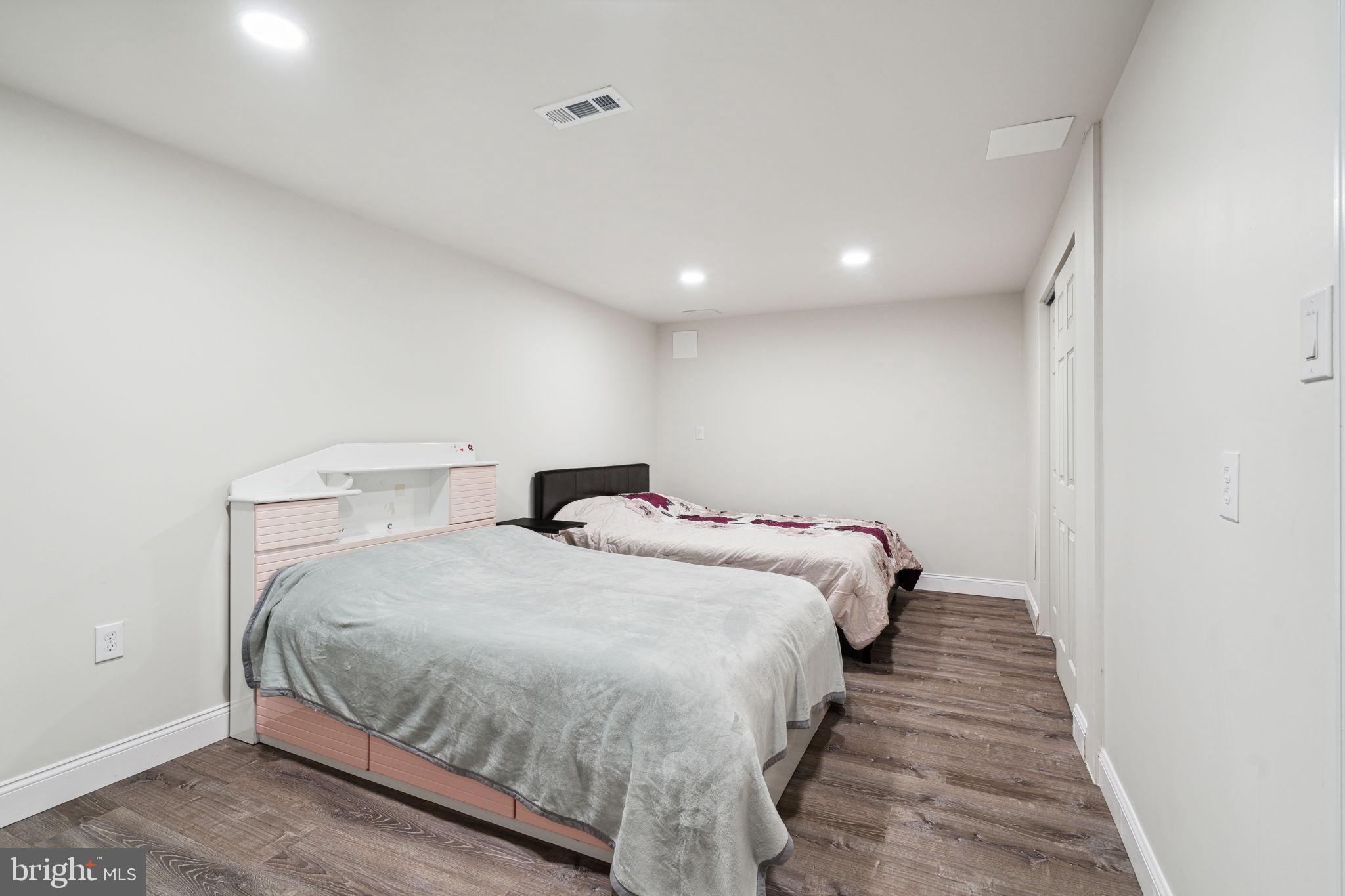 MEADOWBROOK - Residential