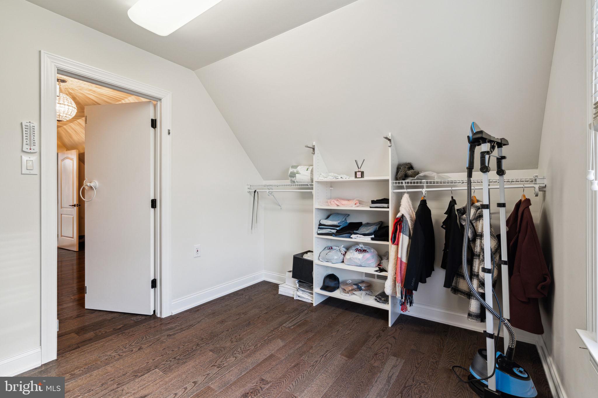 MEADOWBROOK - Residential