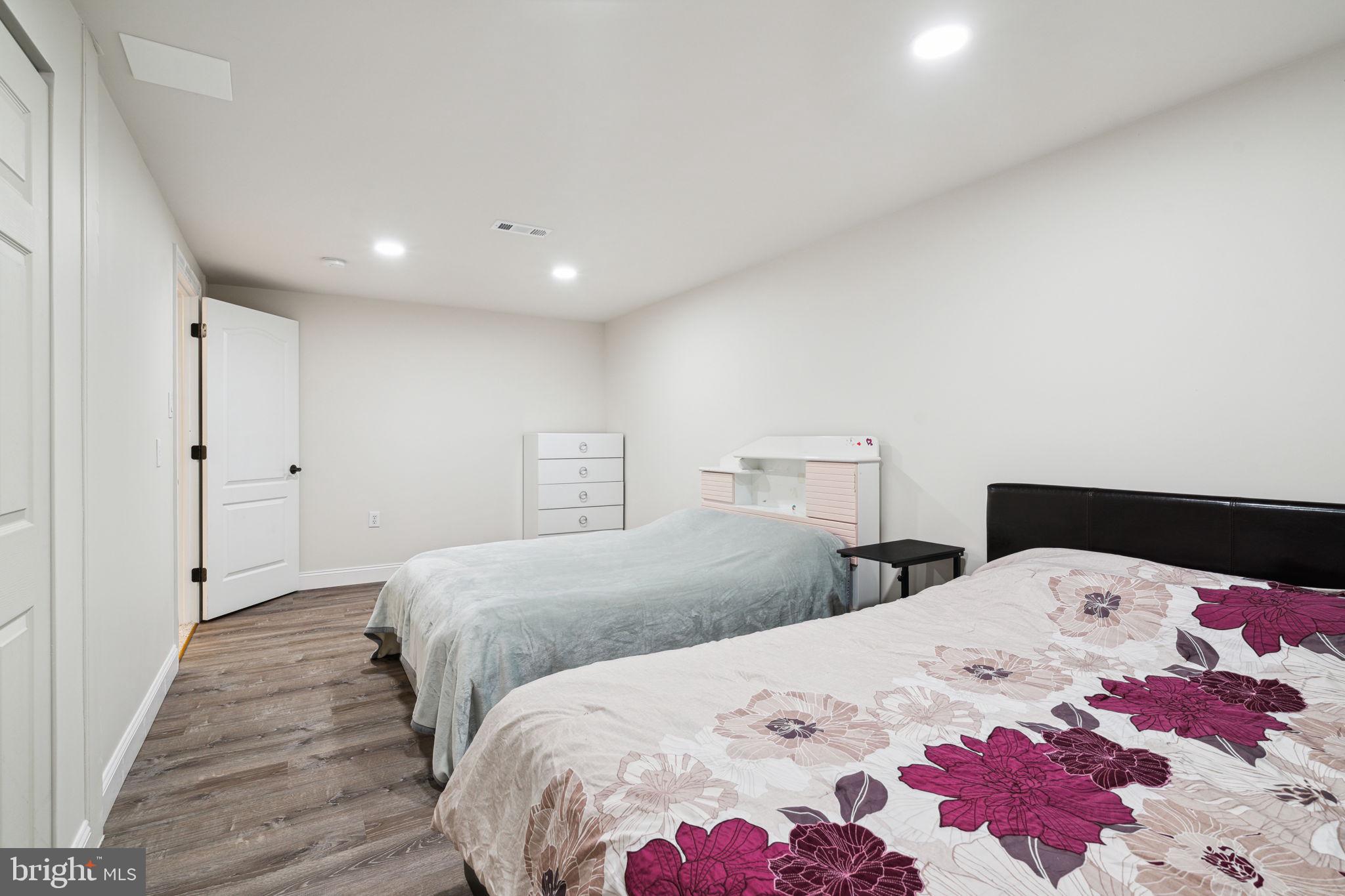 MEADOWBROOK - Residential