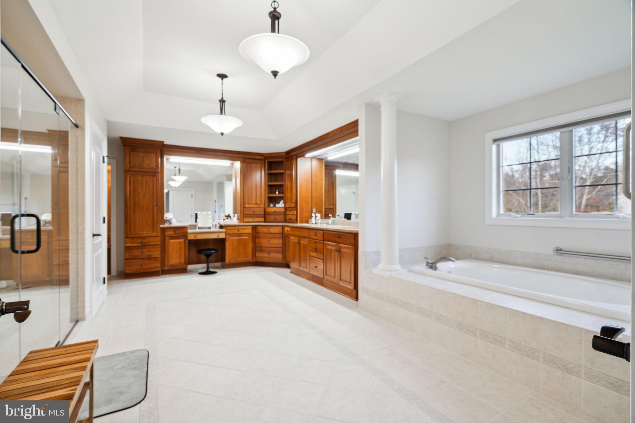 MEADOWBROOK - Residential